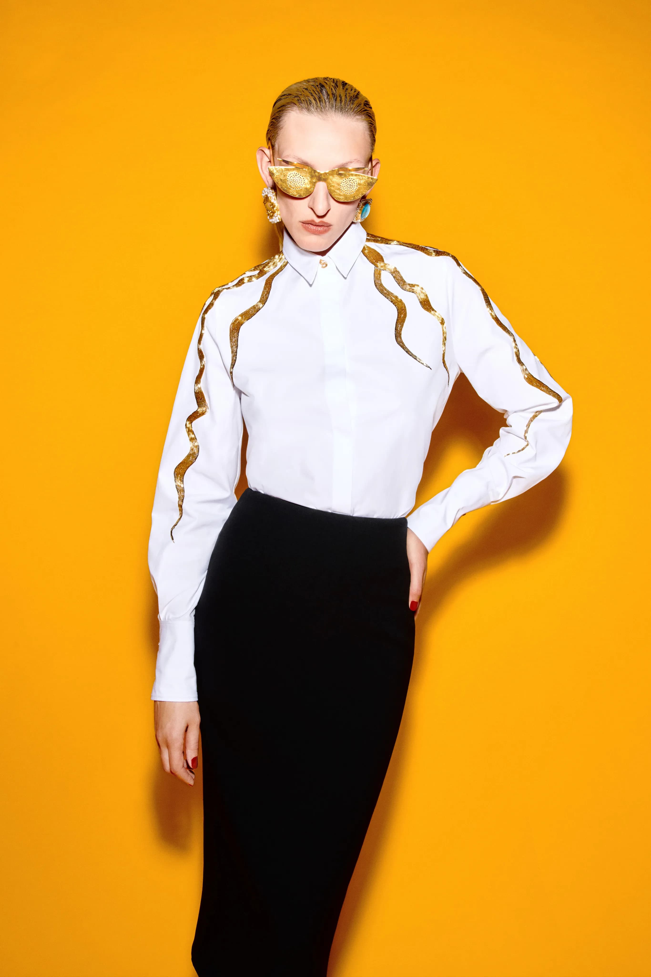 Schiaparelli Spring 2023 Ready-to-Wear runway look
