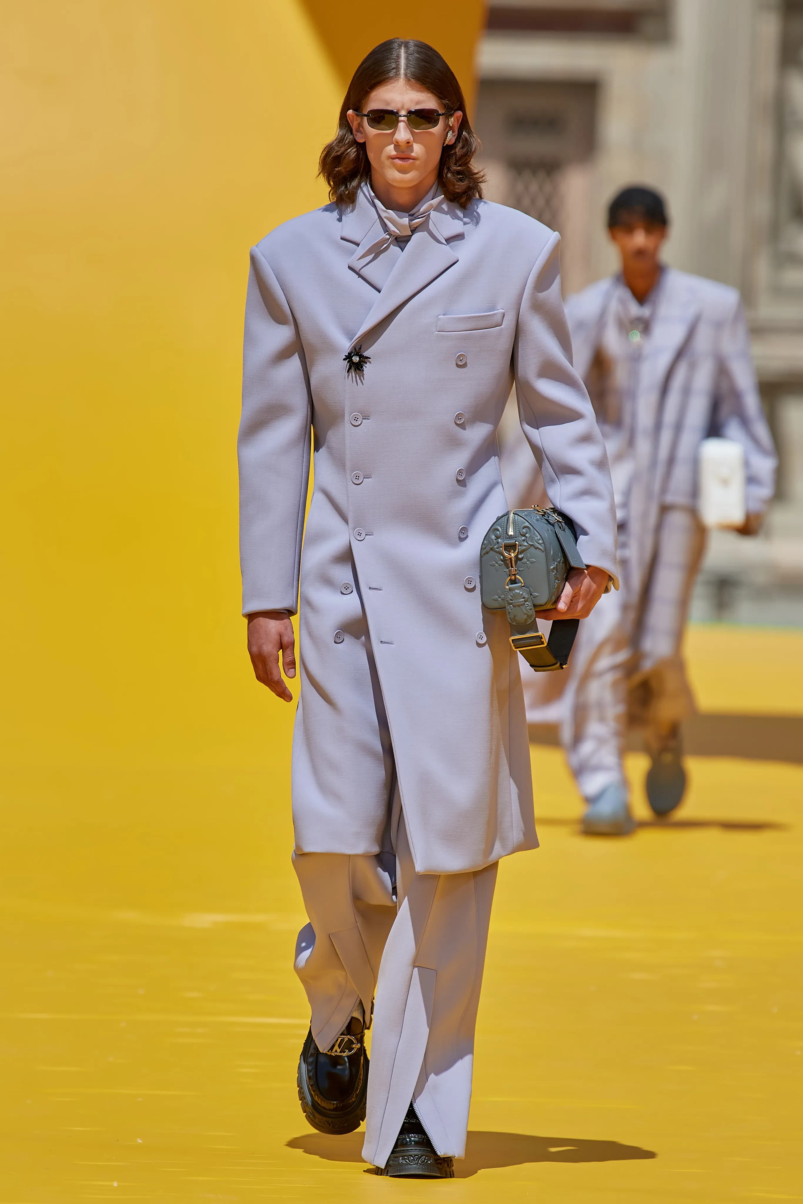 Louis Vuitton Spring 2023 Menswear runway look