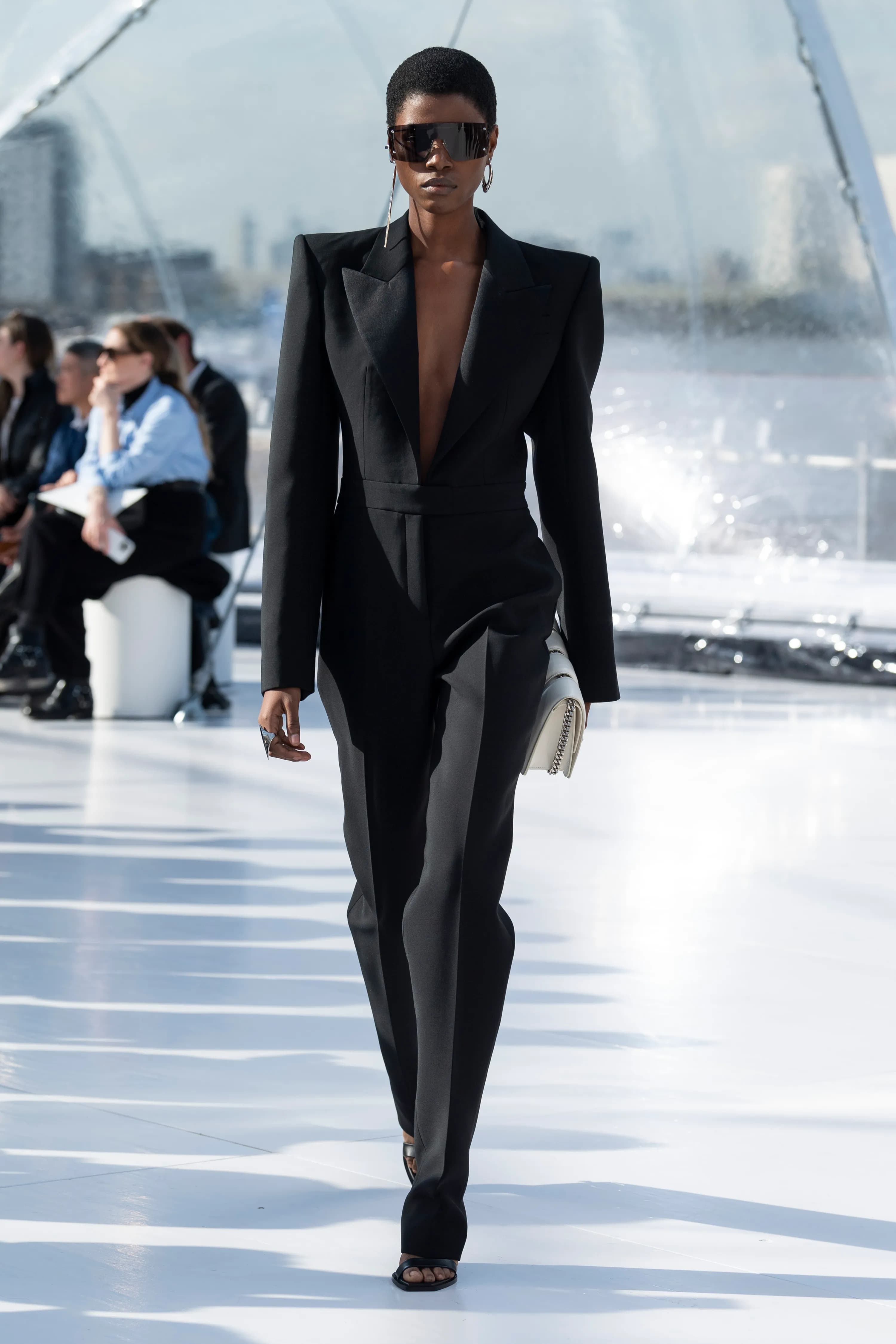 Alexander McQueen Spring 2023 Ready-to-Wear runway look