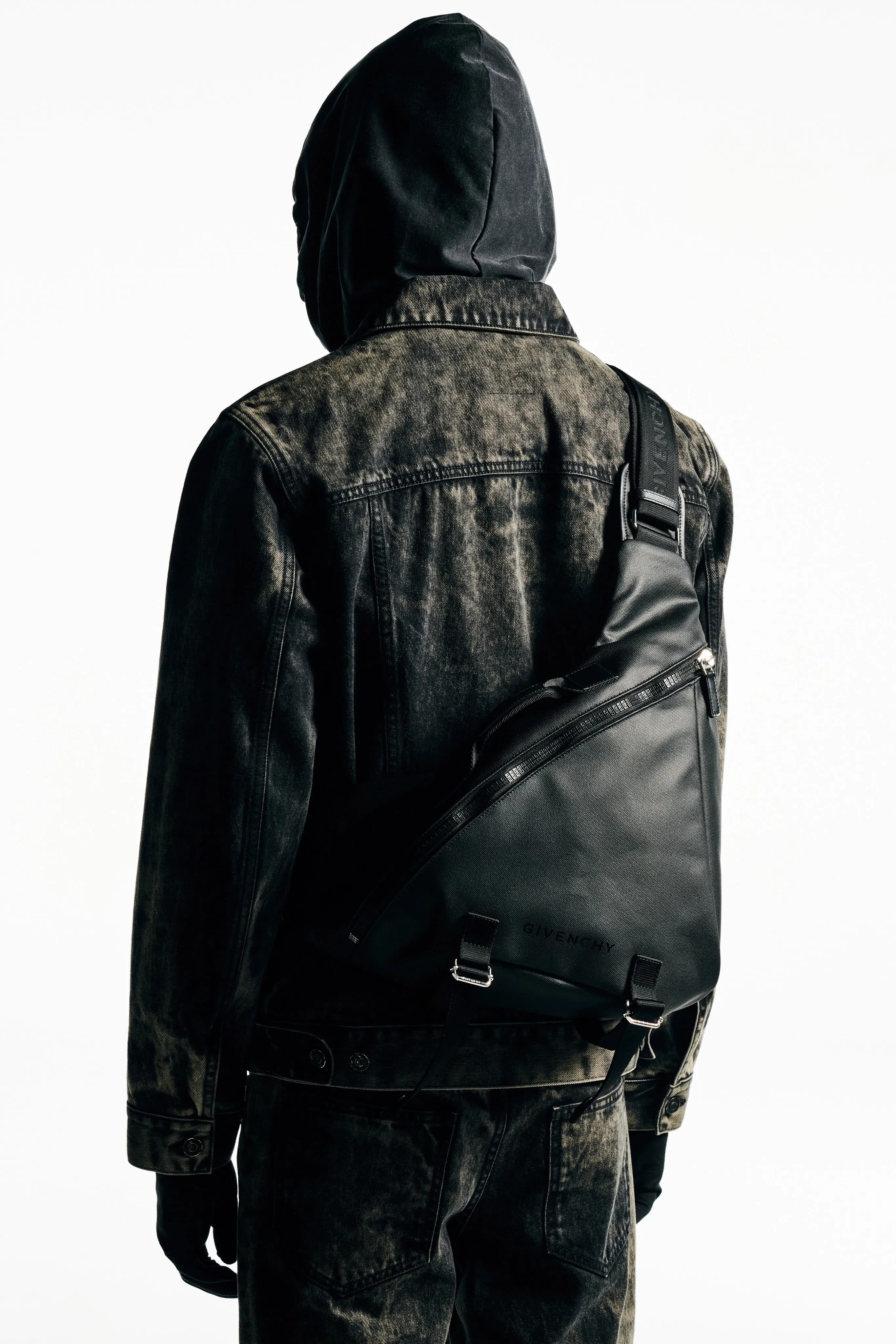 Givenchy Resort 2023 Menswear runway look