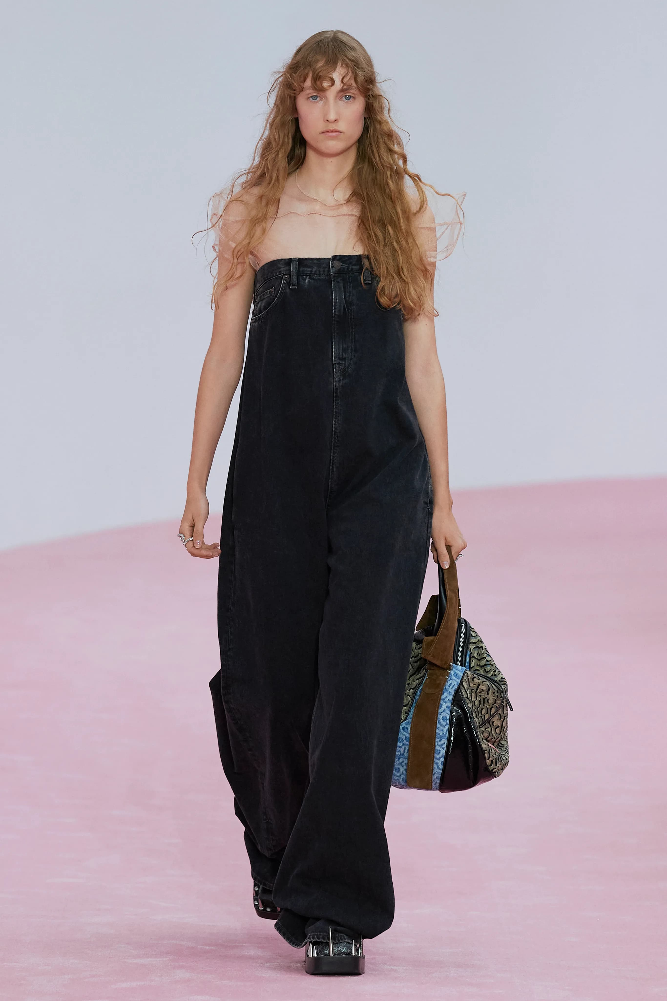 Acne Studios Spring 2023 Ready-to-Wear runway look