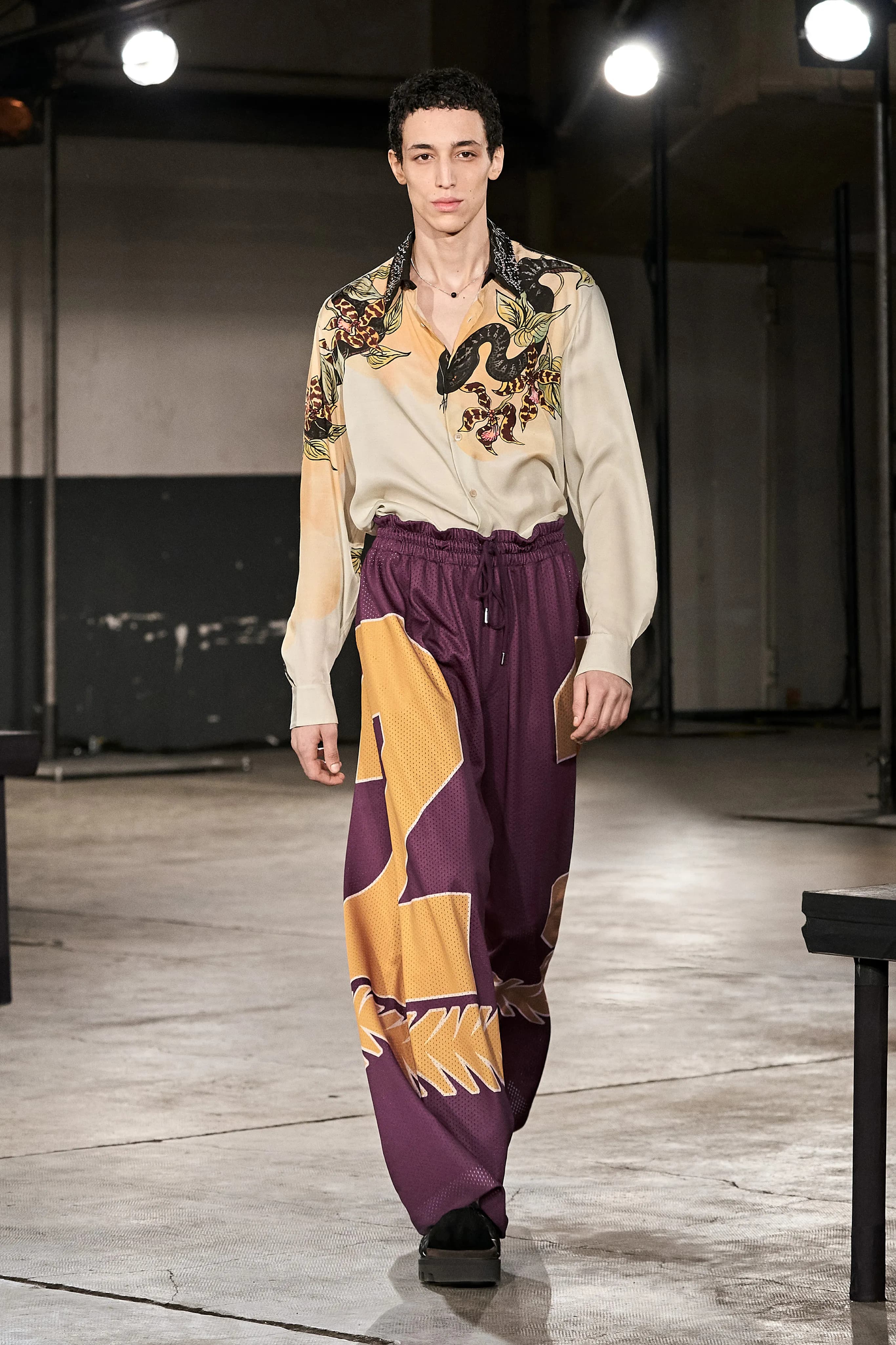 Dries Van Noten Fall 2023 Menswear runway look