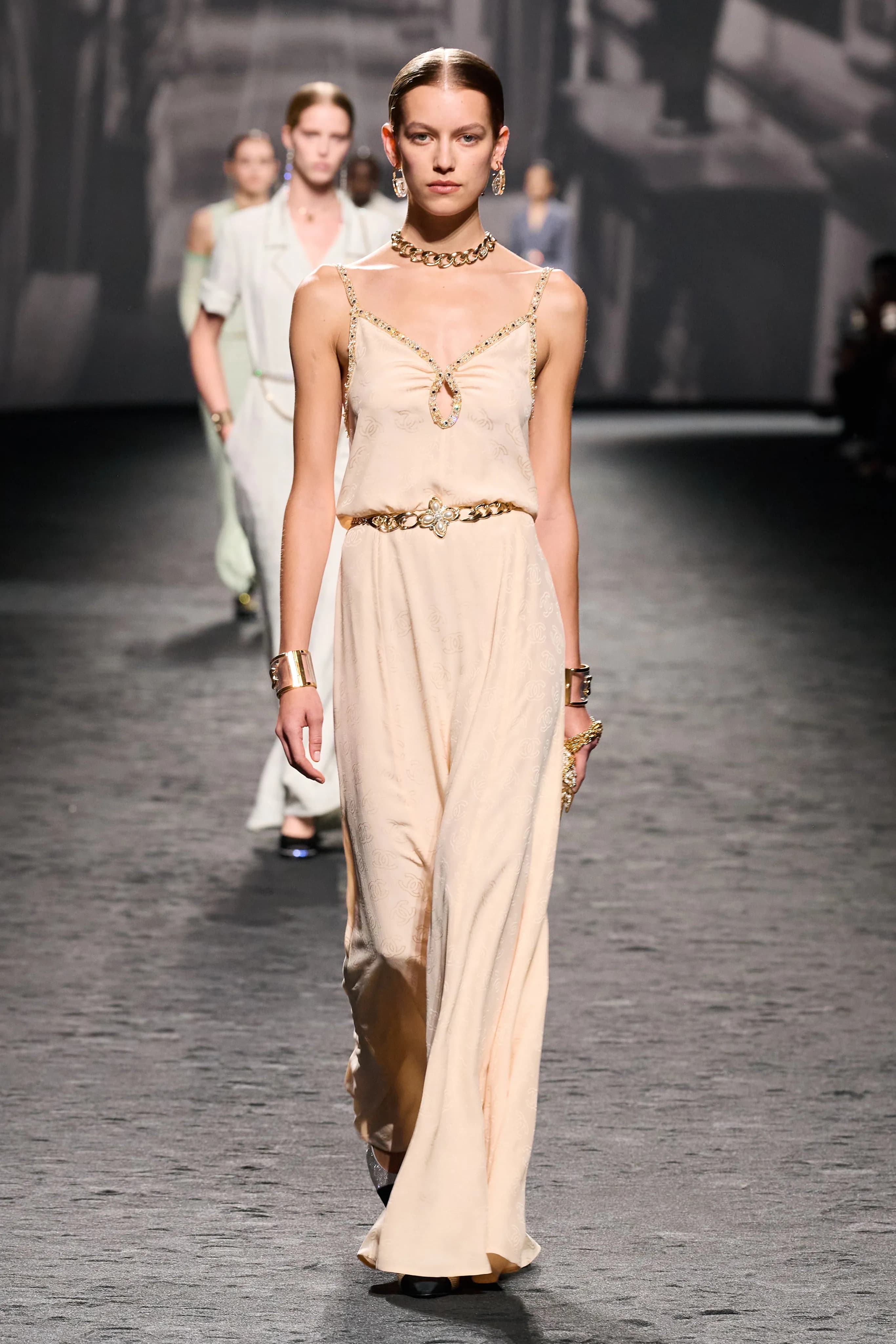 Chanel Spring 2023 Ready-to-Wear runway look