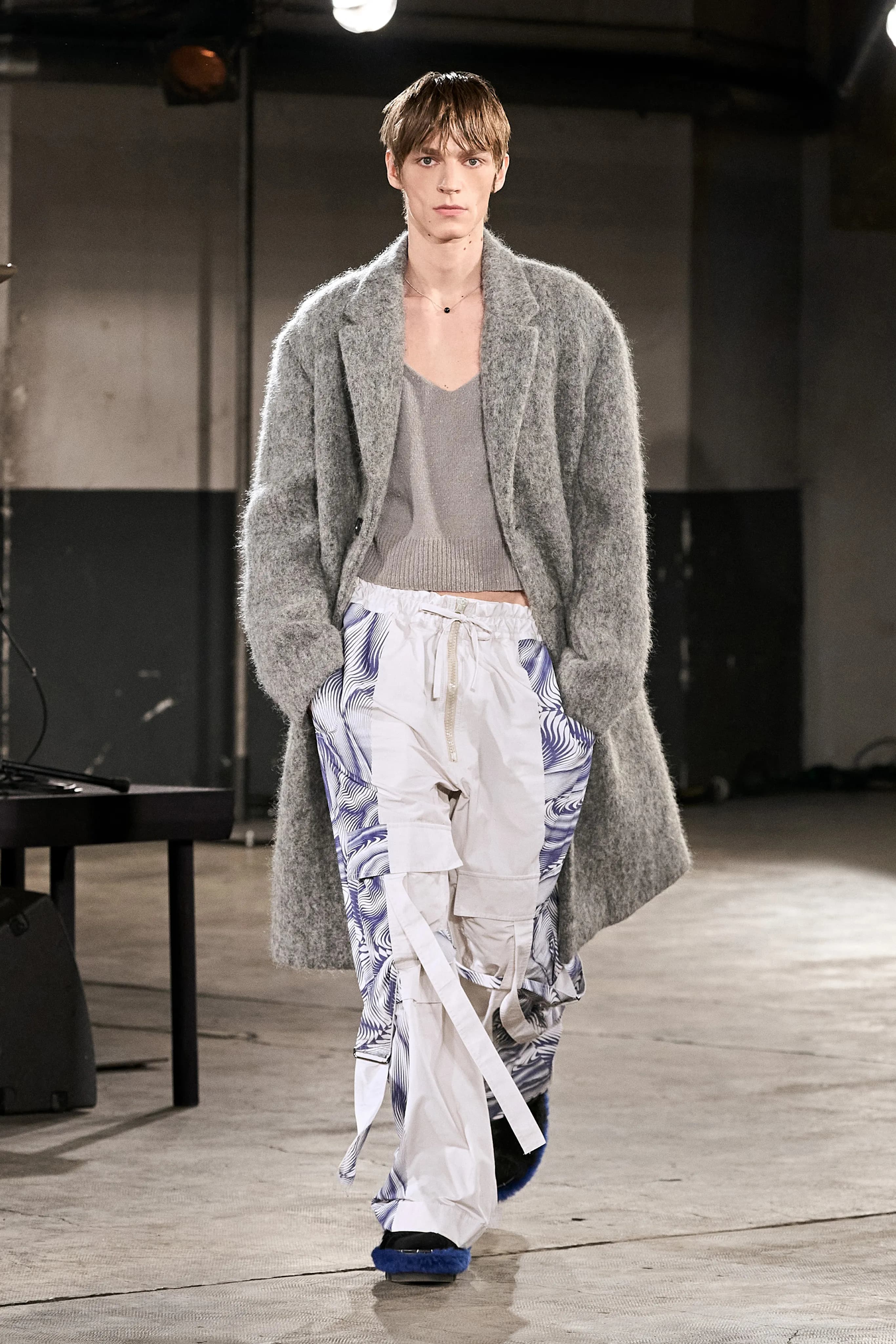 Dries Van Noten Fall 2023 Menswear runway look