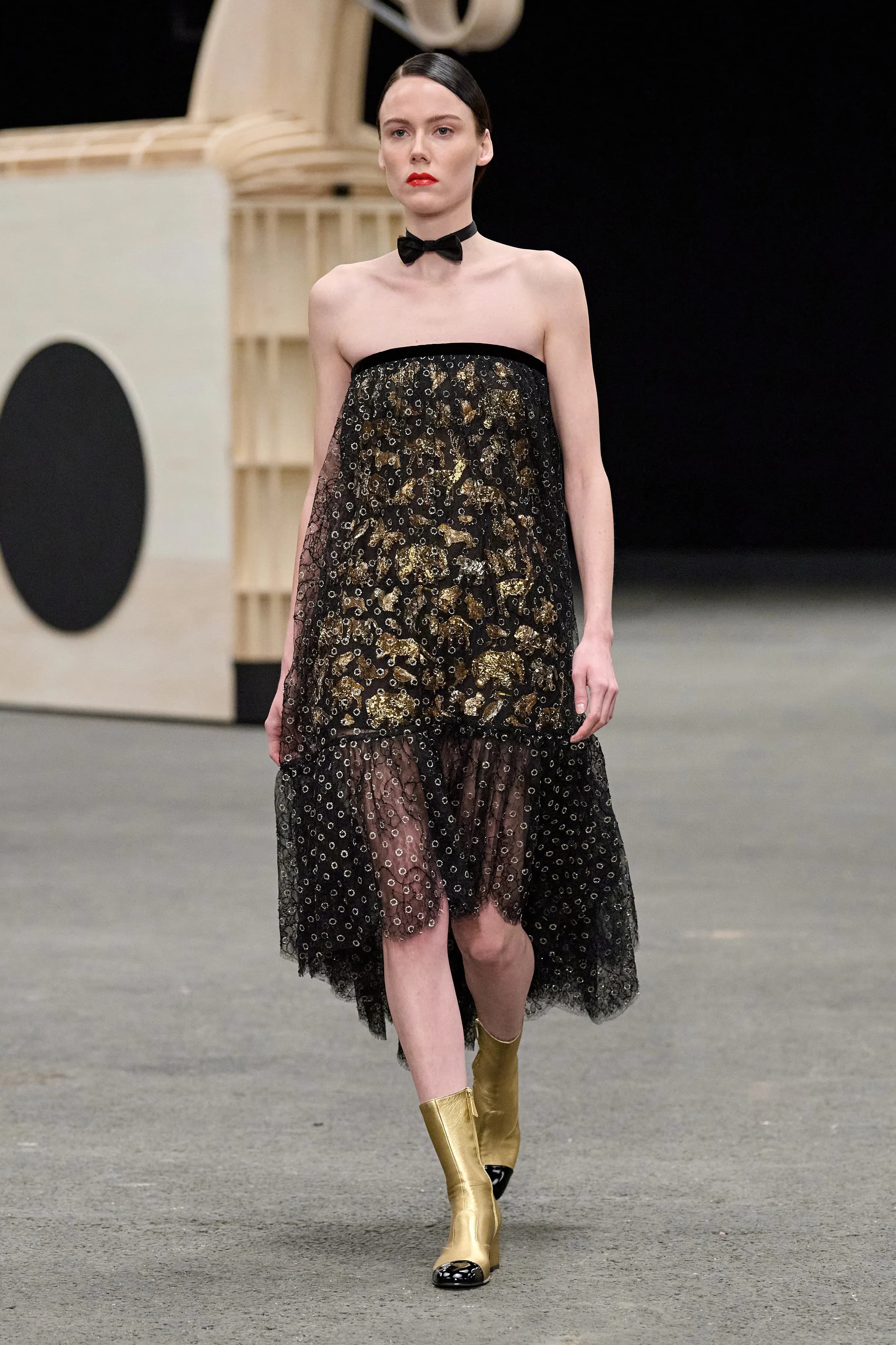 Chanel Spring 2023 Couture runway look