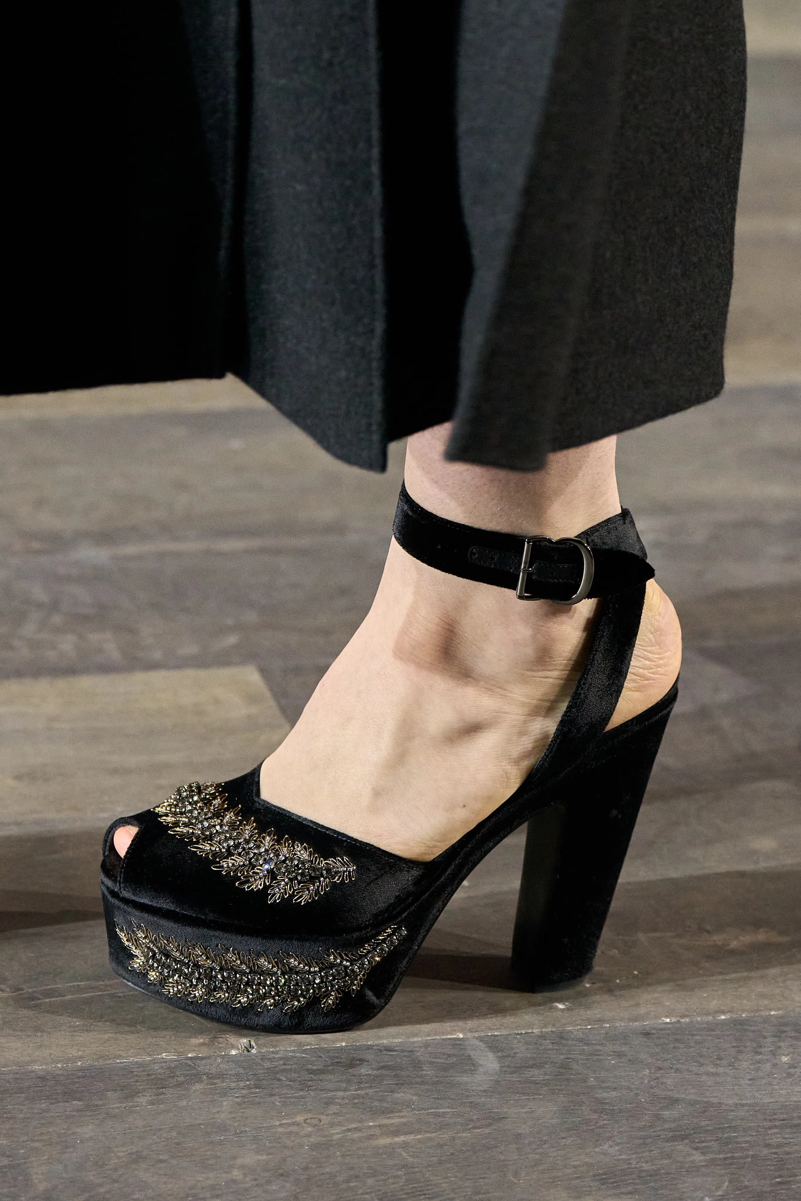 Christian Dior Spring 2023 Couture runway look