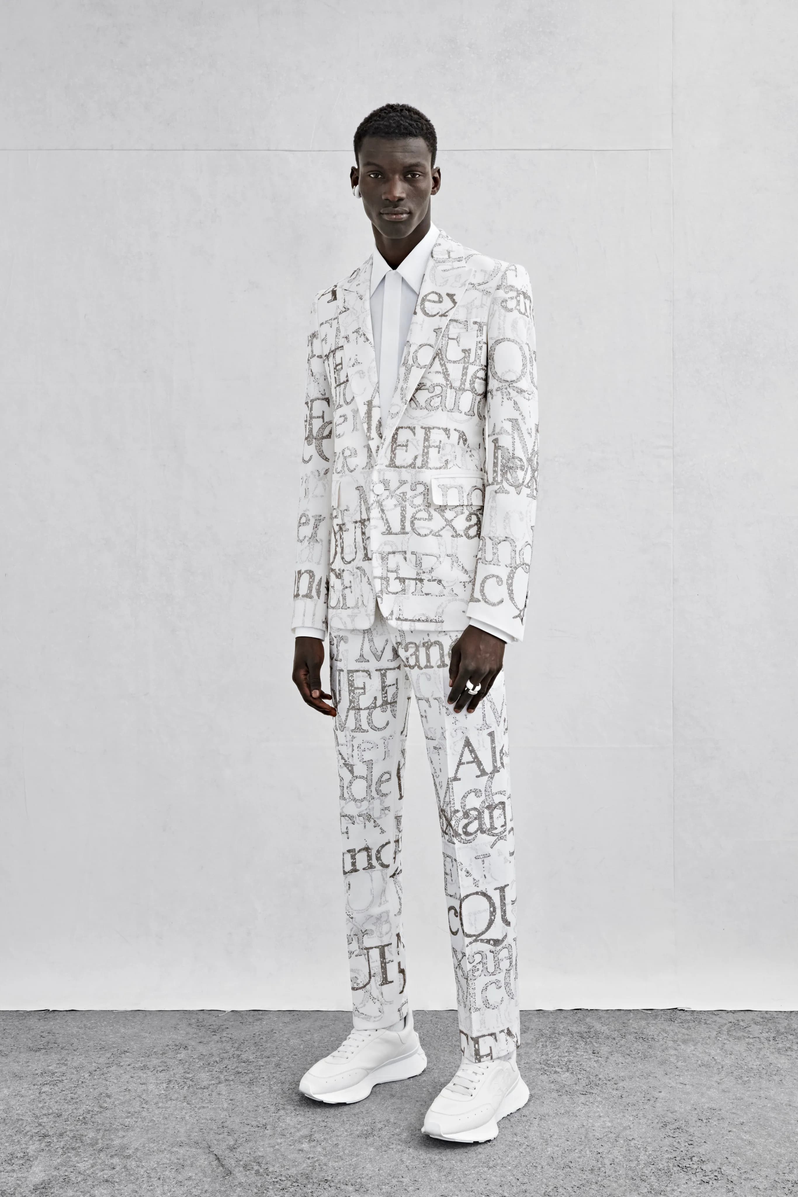 Alexander McQueen Spring 2023 Menswear runway look