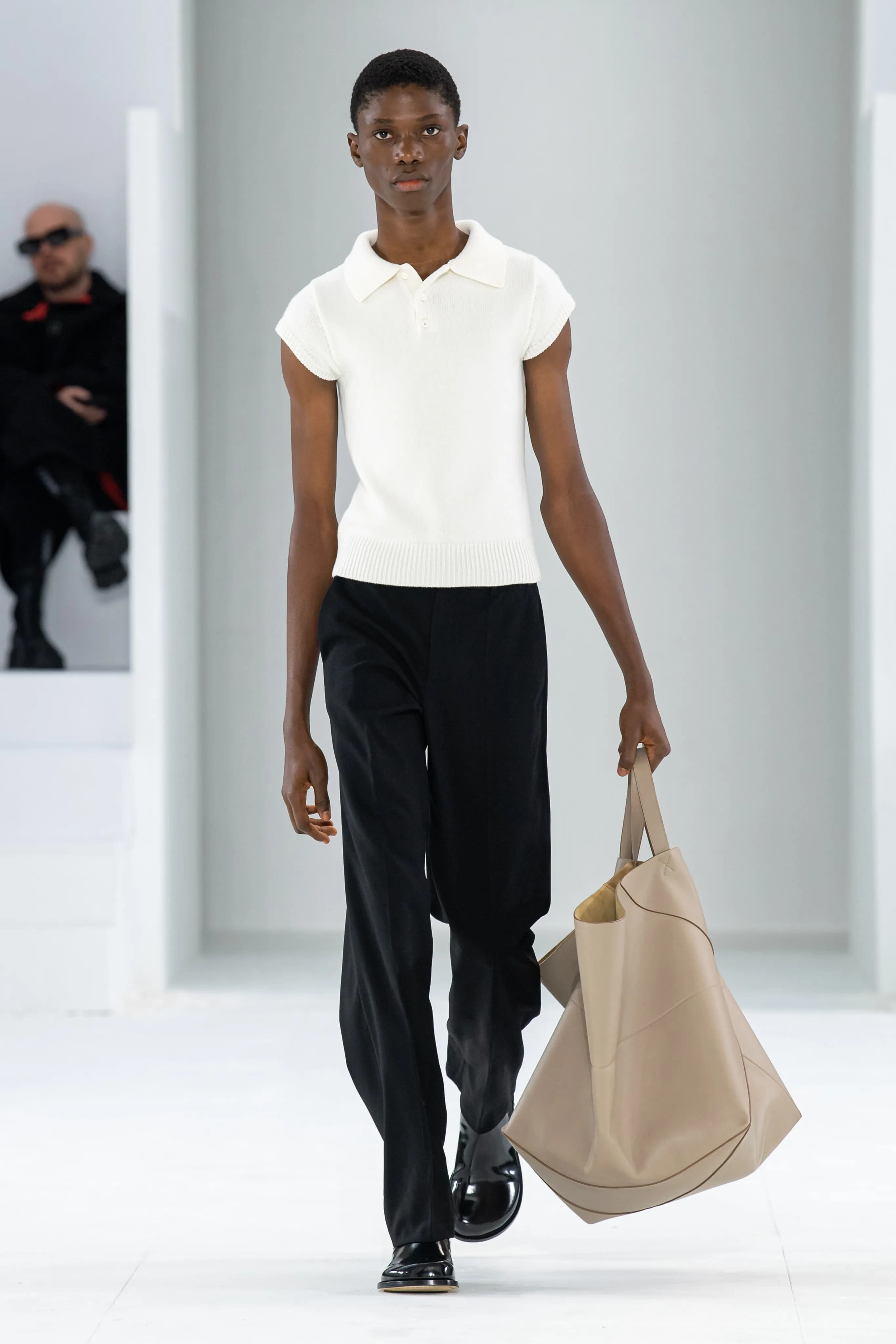 Loewe Fall 2023 Menswear runway look