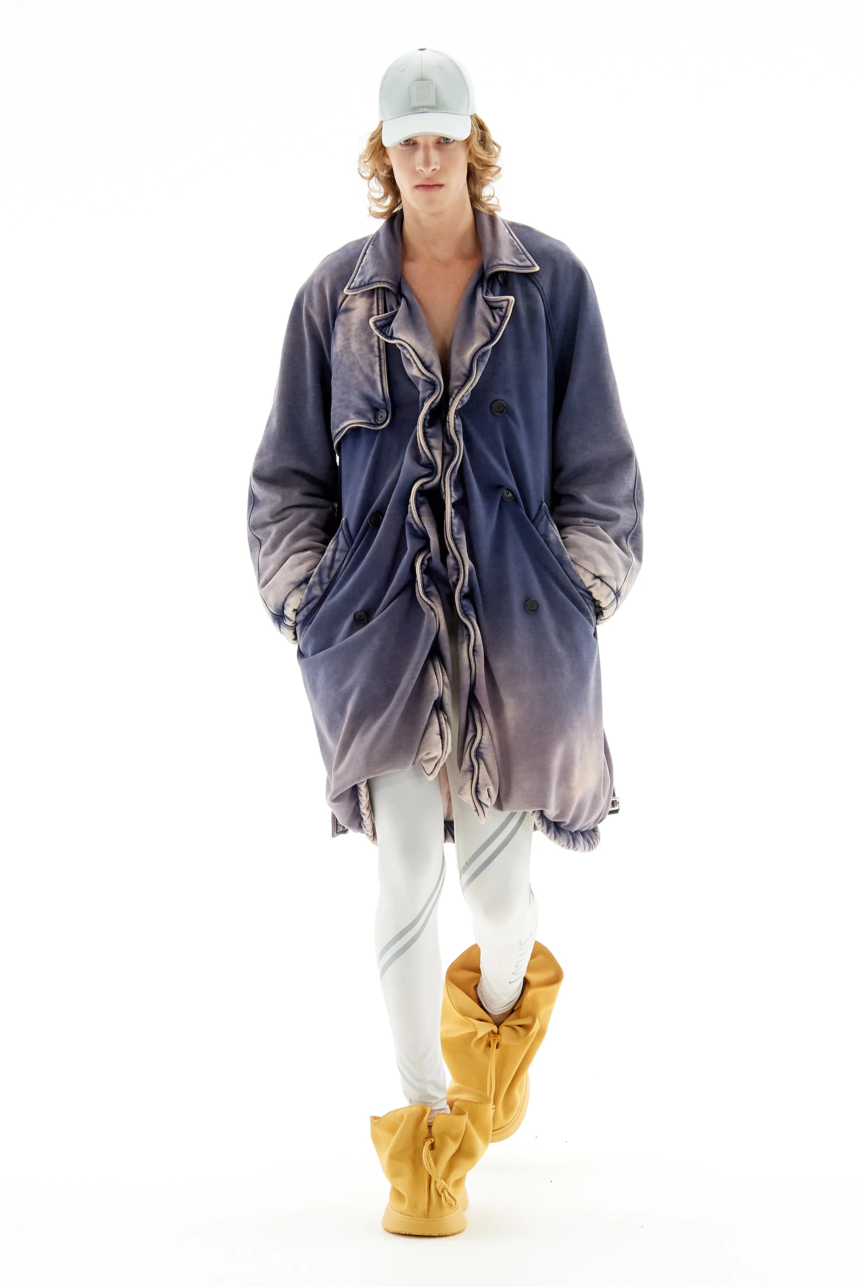 Loewe Spring 2023 Menswear runway look