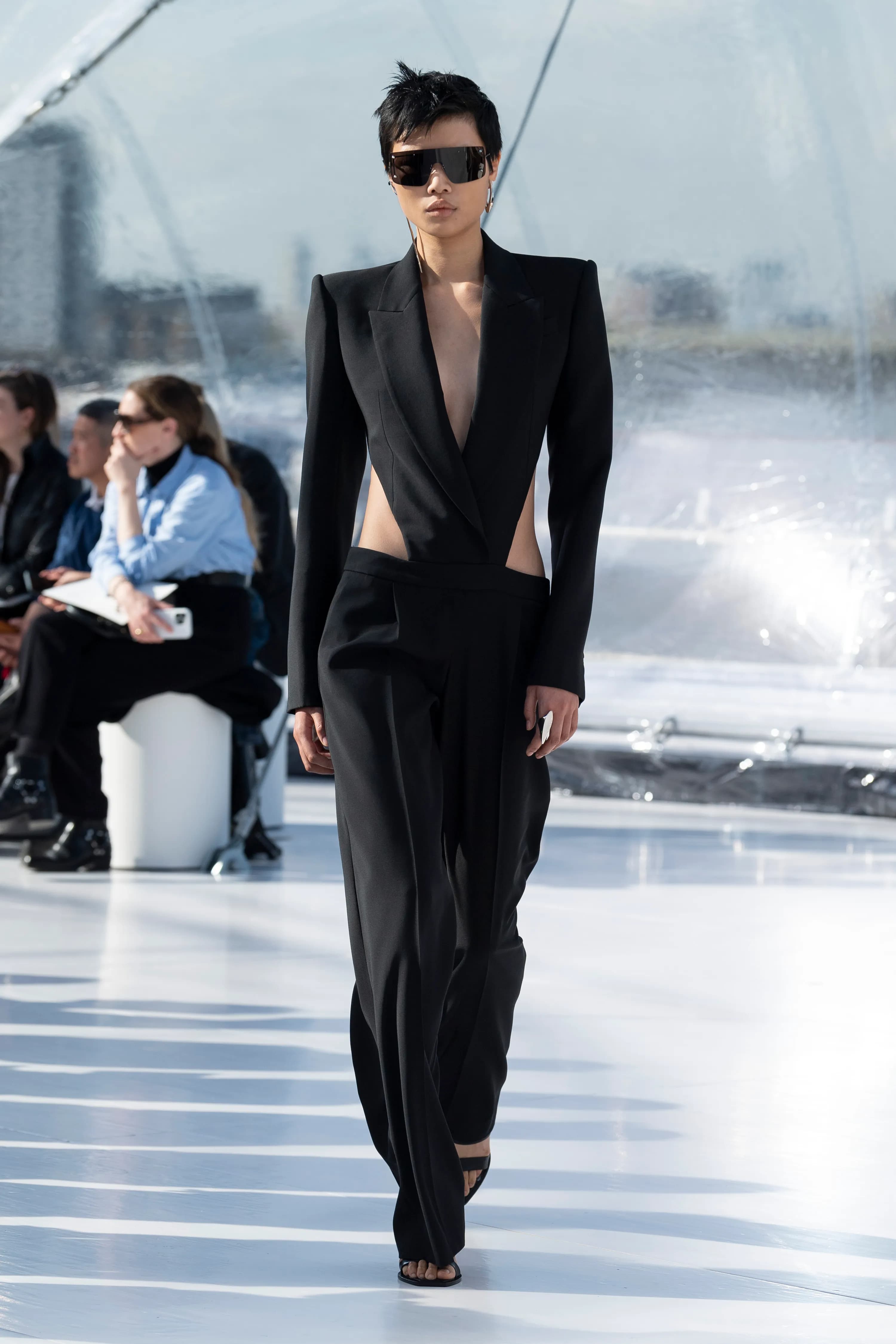 Alexander McQueen Spring 2023 Ready-to-Wear runway look