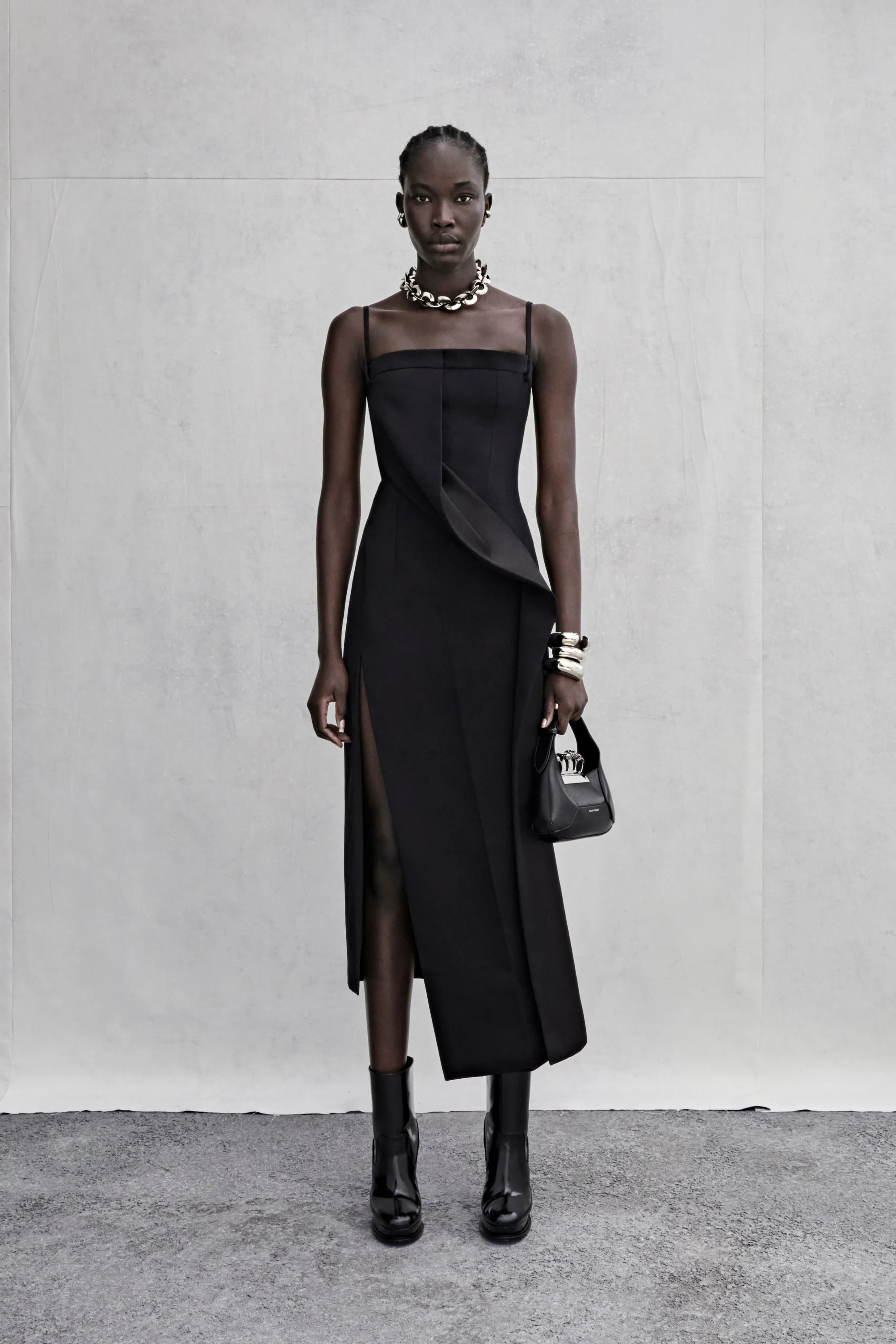 Alexander McQueen Resort 2023 runway look