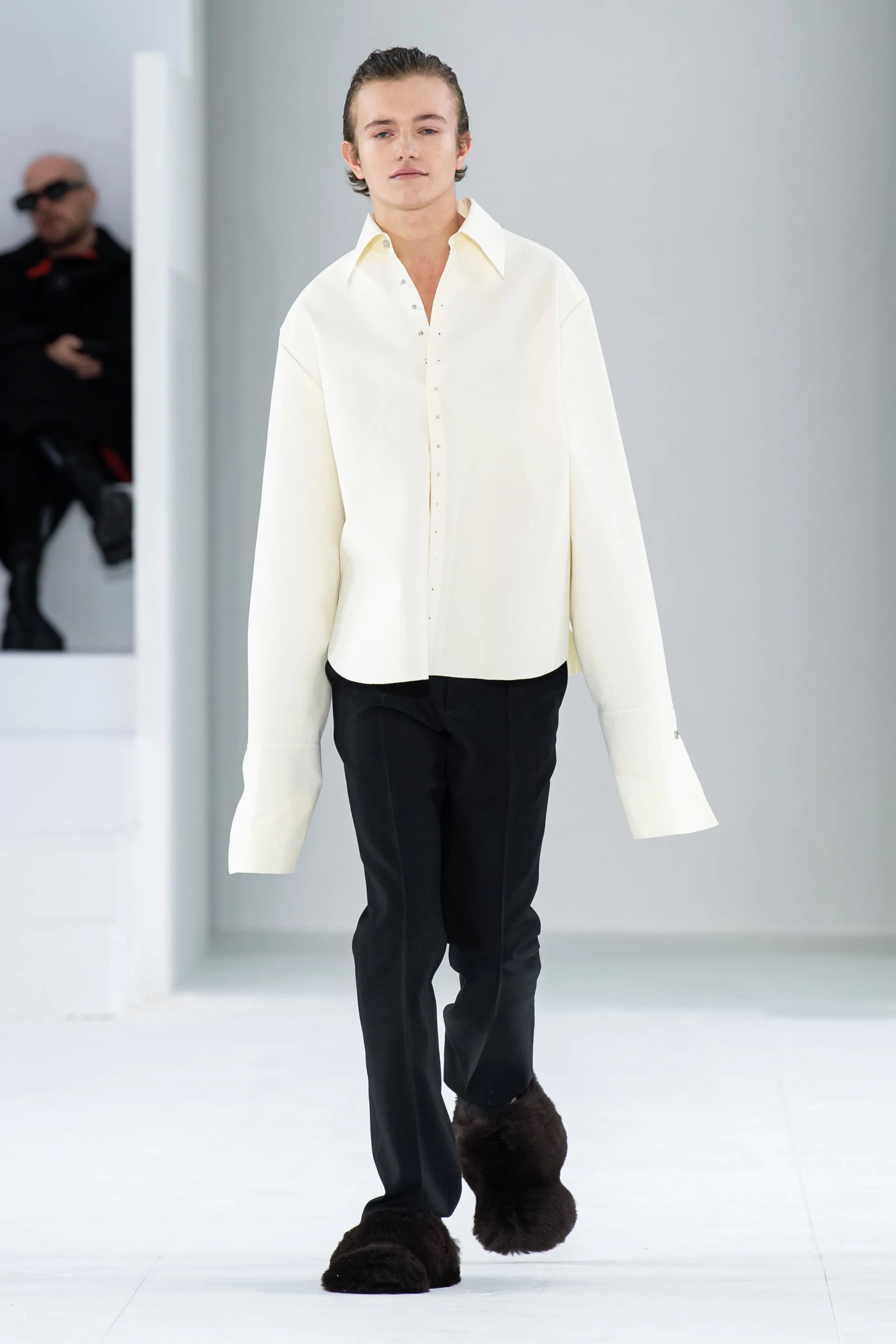 Loewe Fall 2023 Menswear runway look