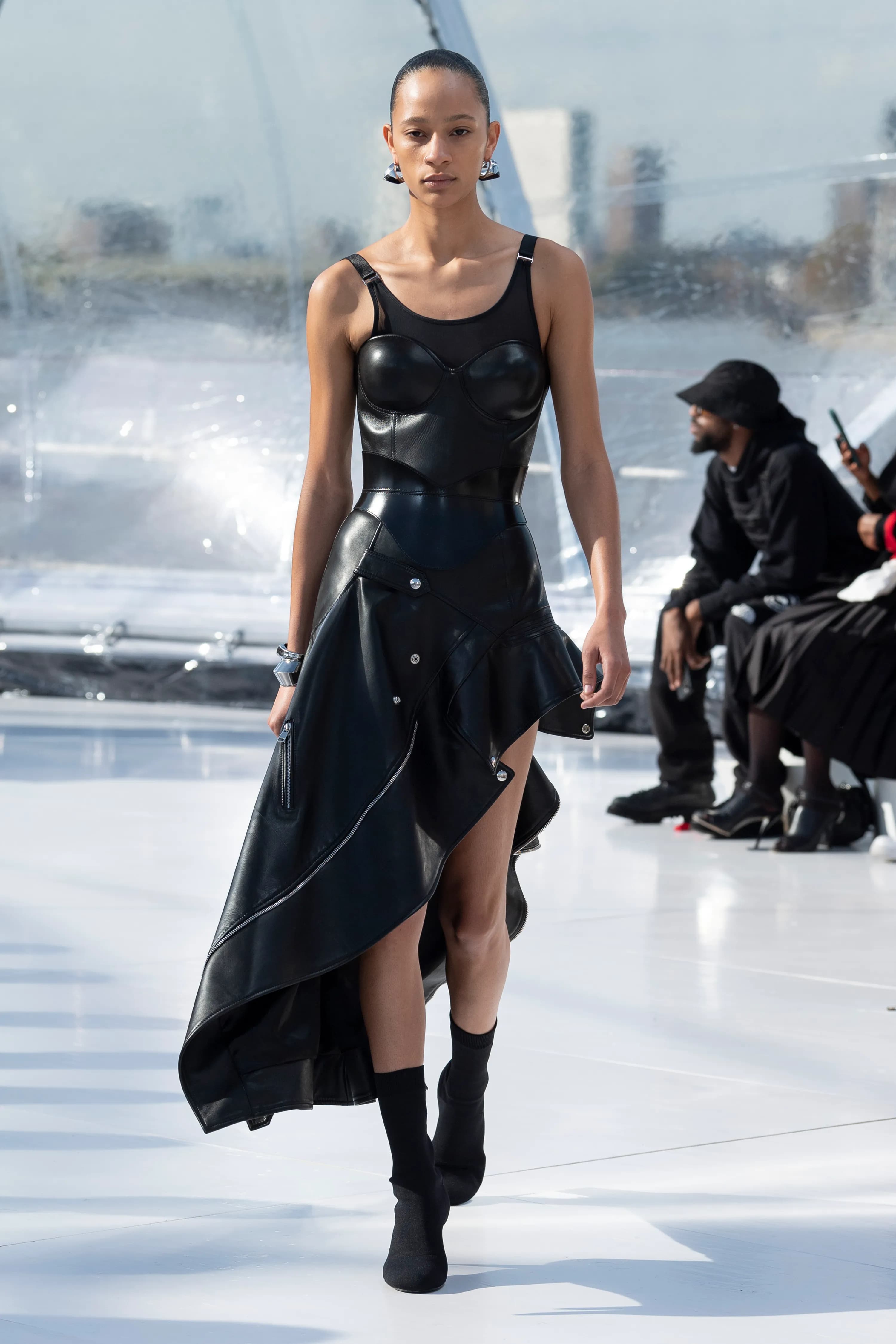 Alexander McQueen Spring 2023 Ready-to-Wear runway look