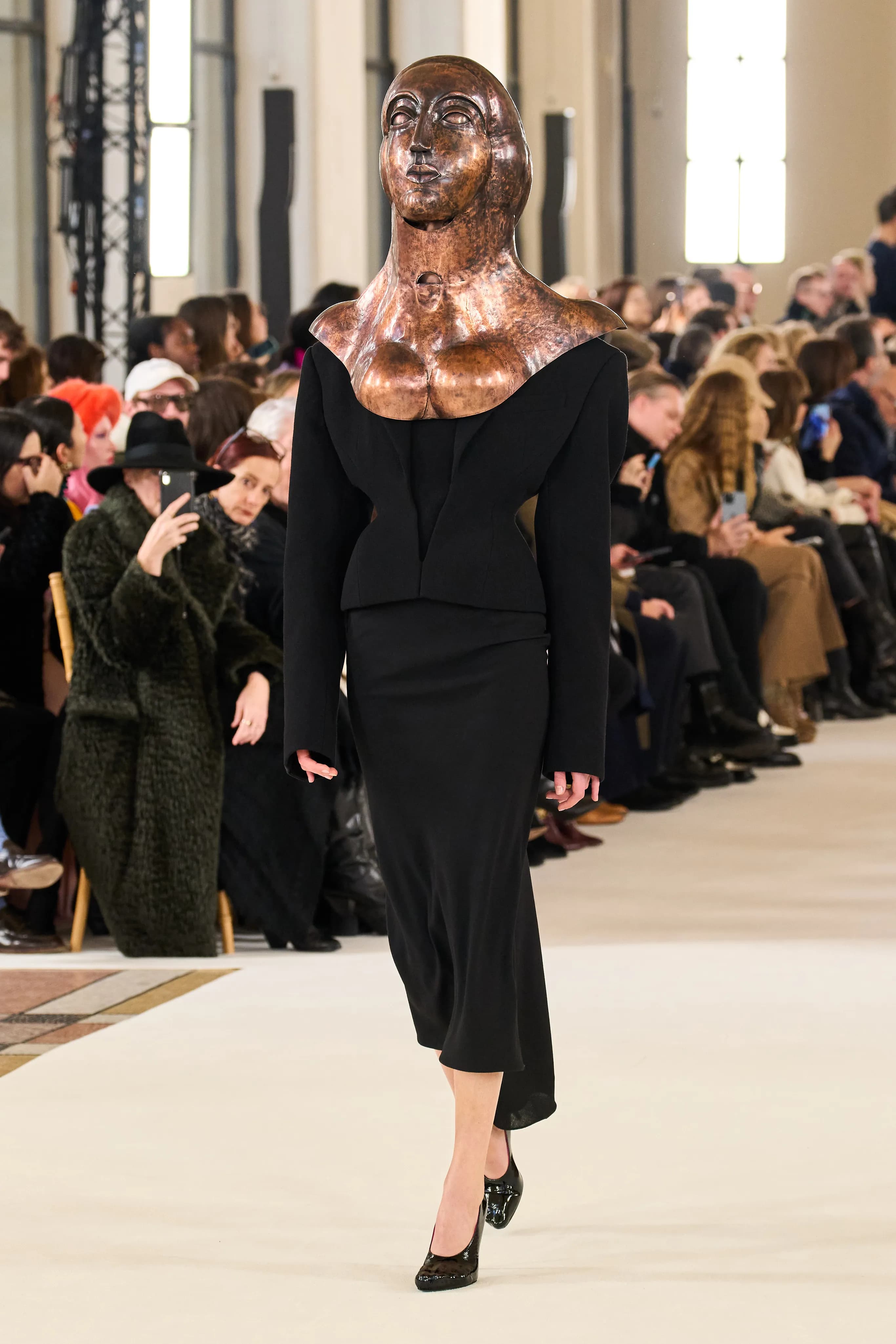 Schiaparelli Spring 2023 Couture runway look