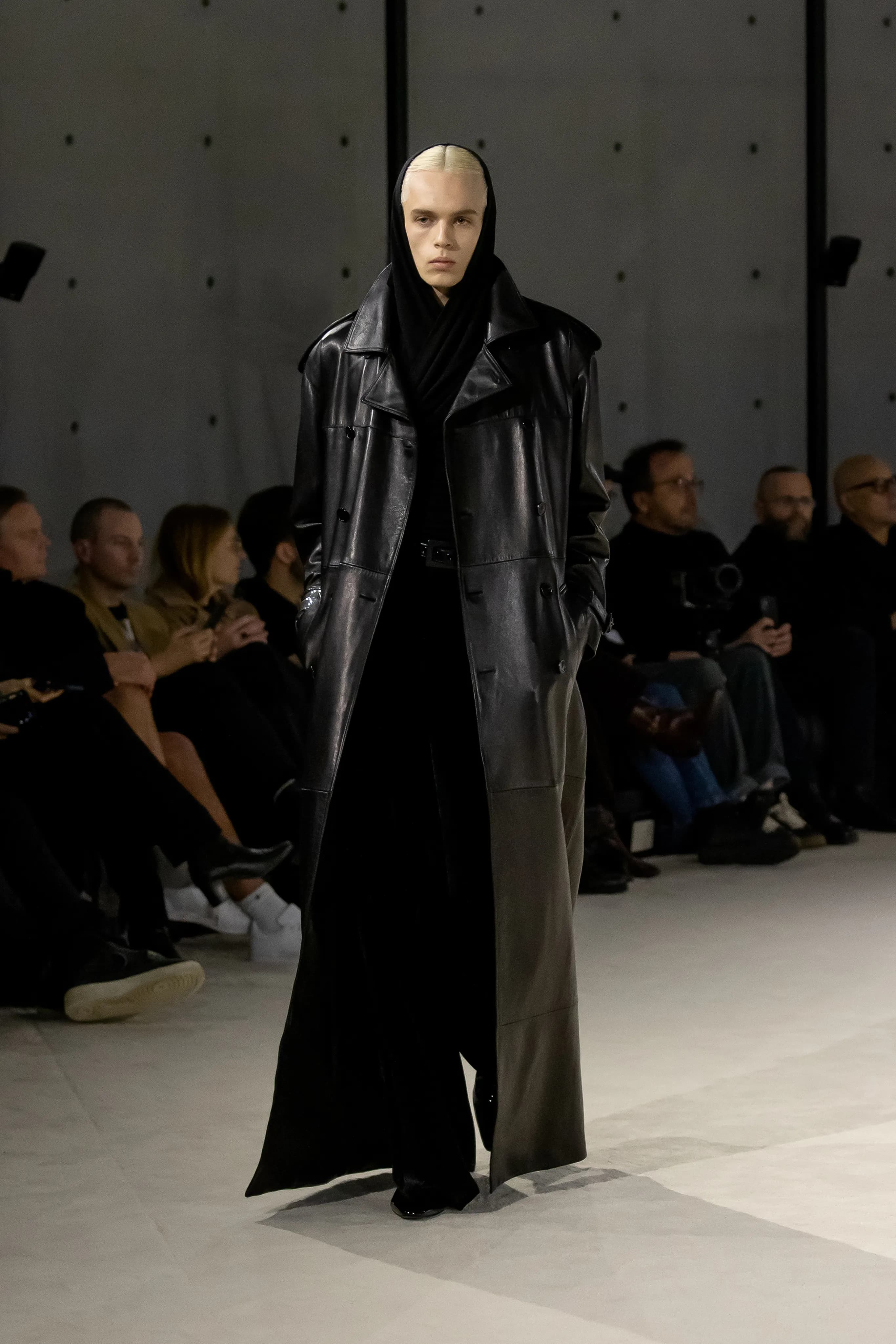 Saint Laurent Fall 2023 Menswear runway look