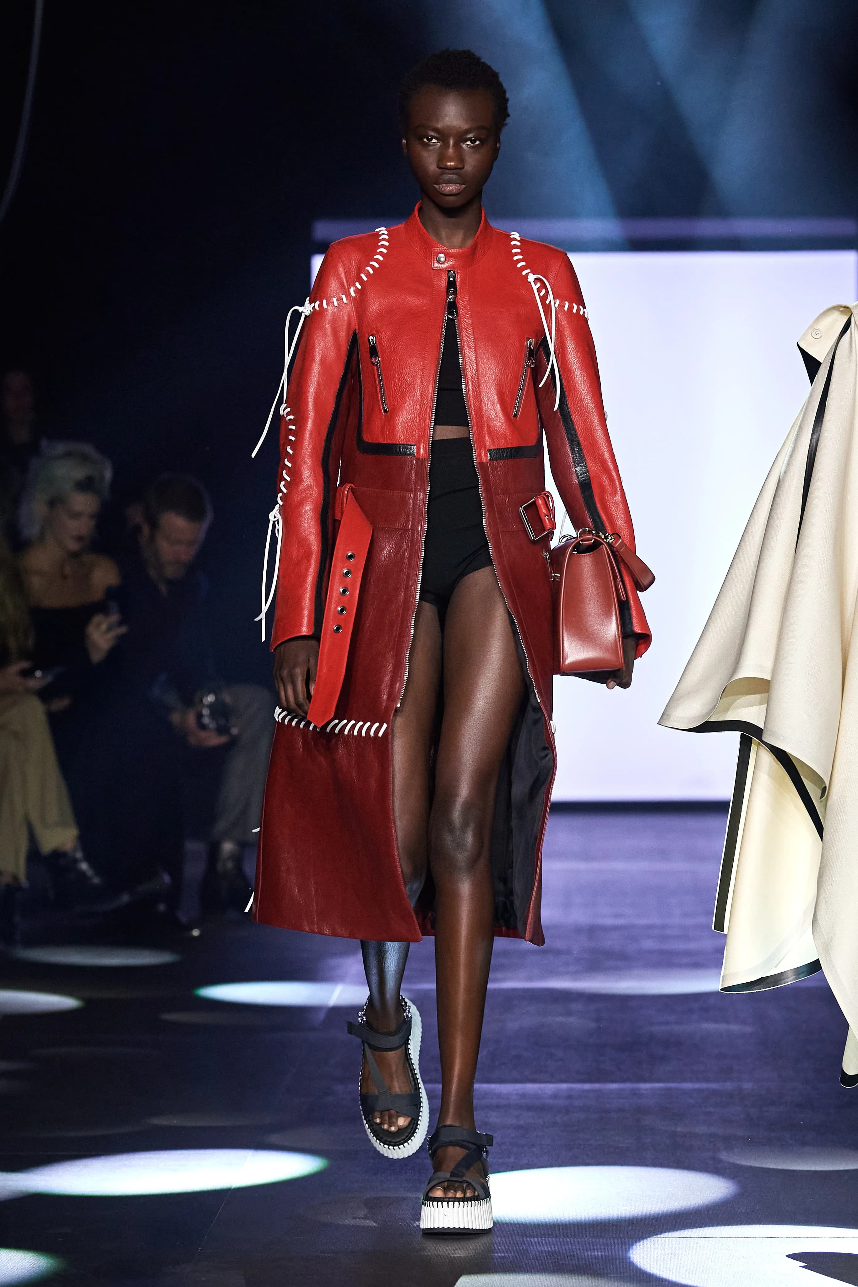 Chloé Spring 2023 Ready-to-Wear runway look
