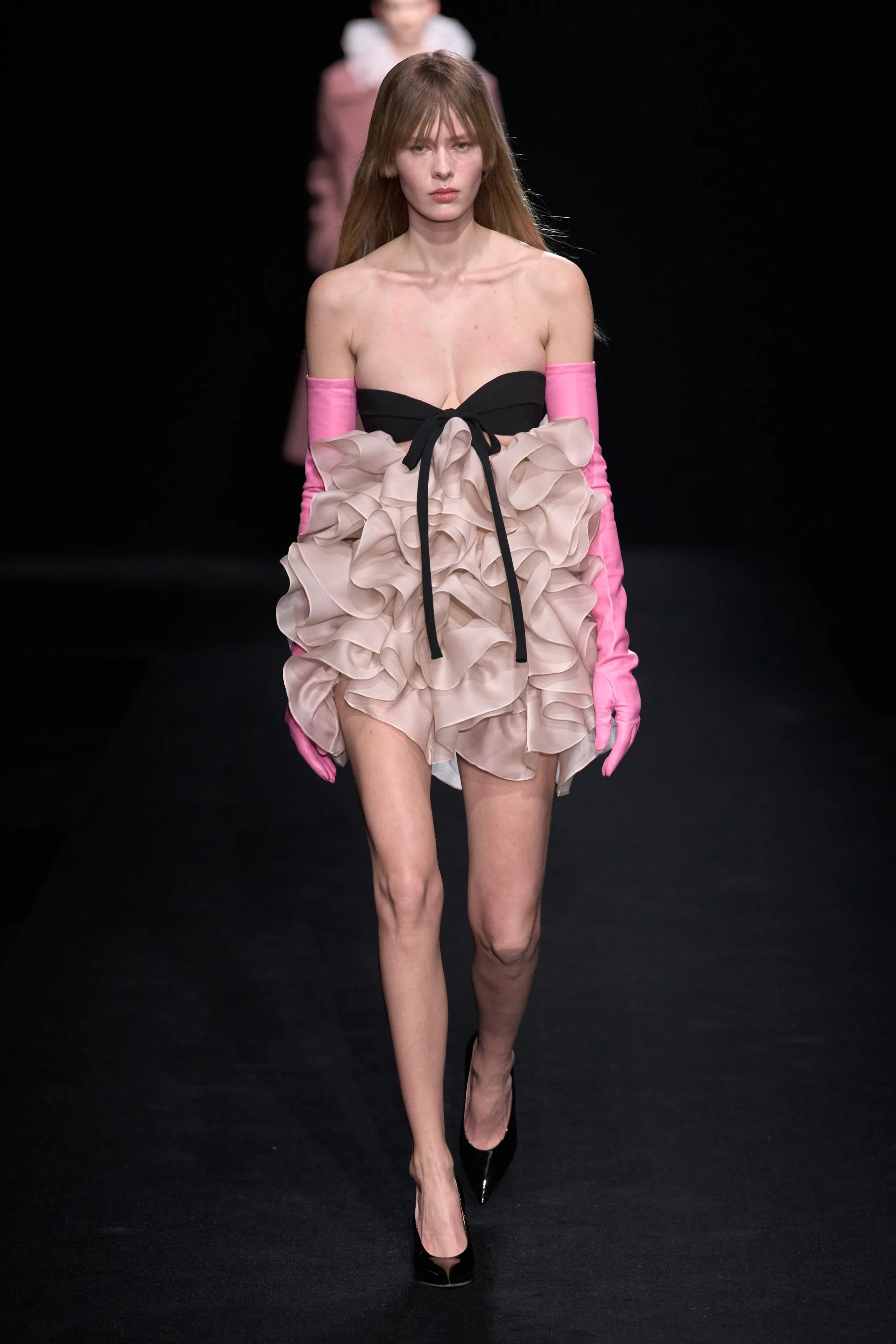 Valentino Spring 2023 Couture runway look