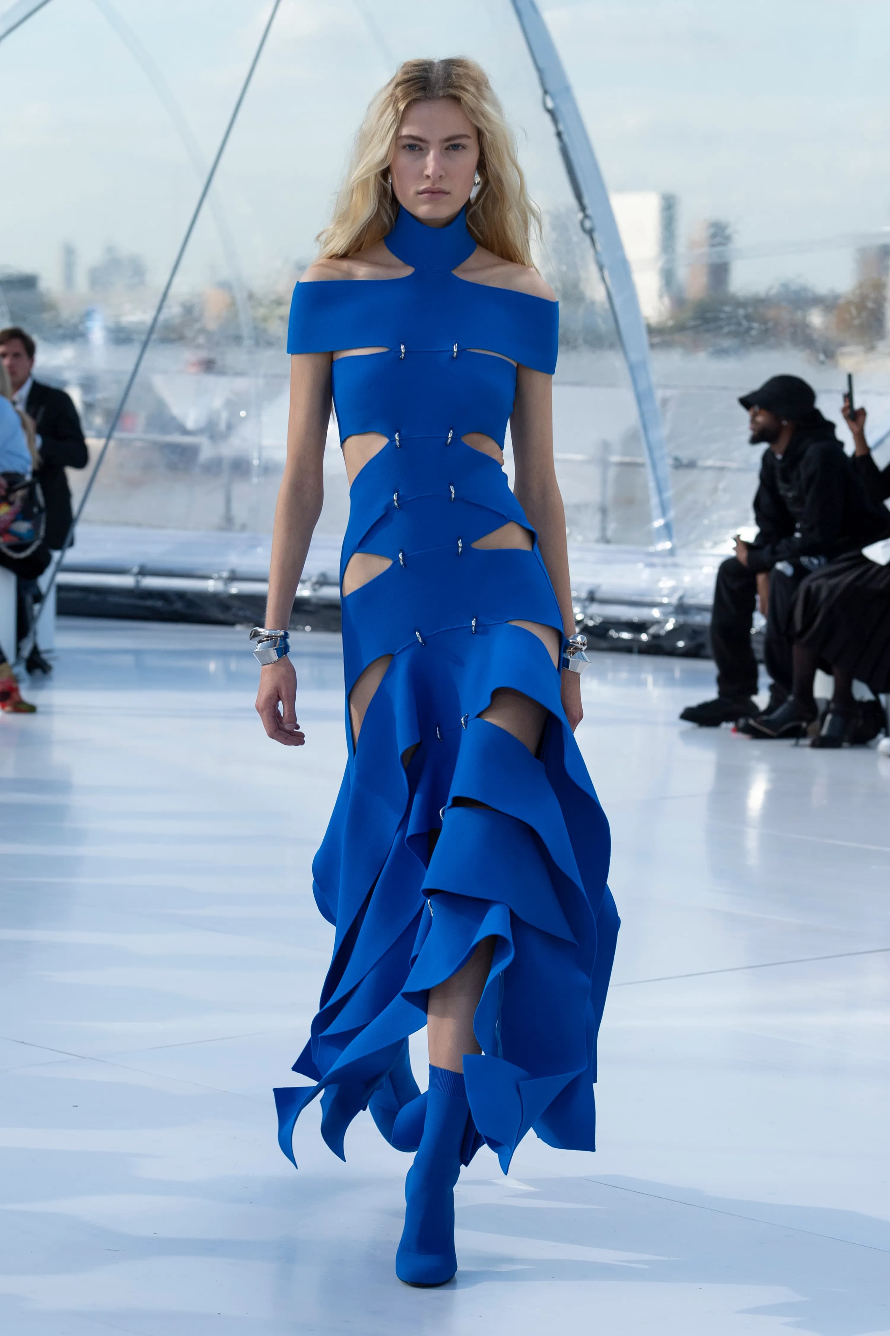 Alexander McQueen Spring 2023 Ready-to-Wear runway look