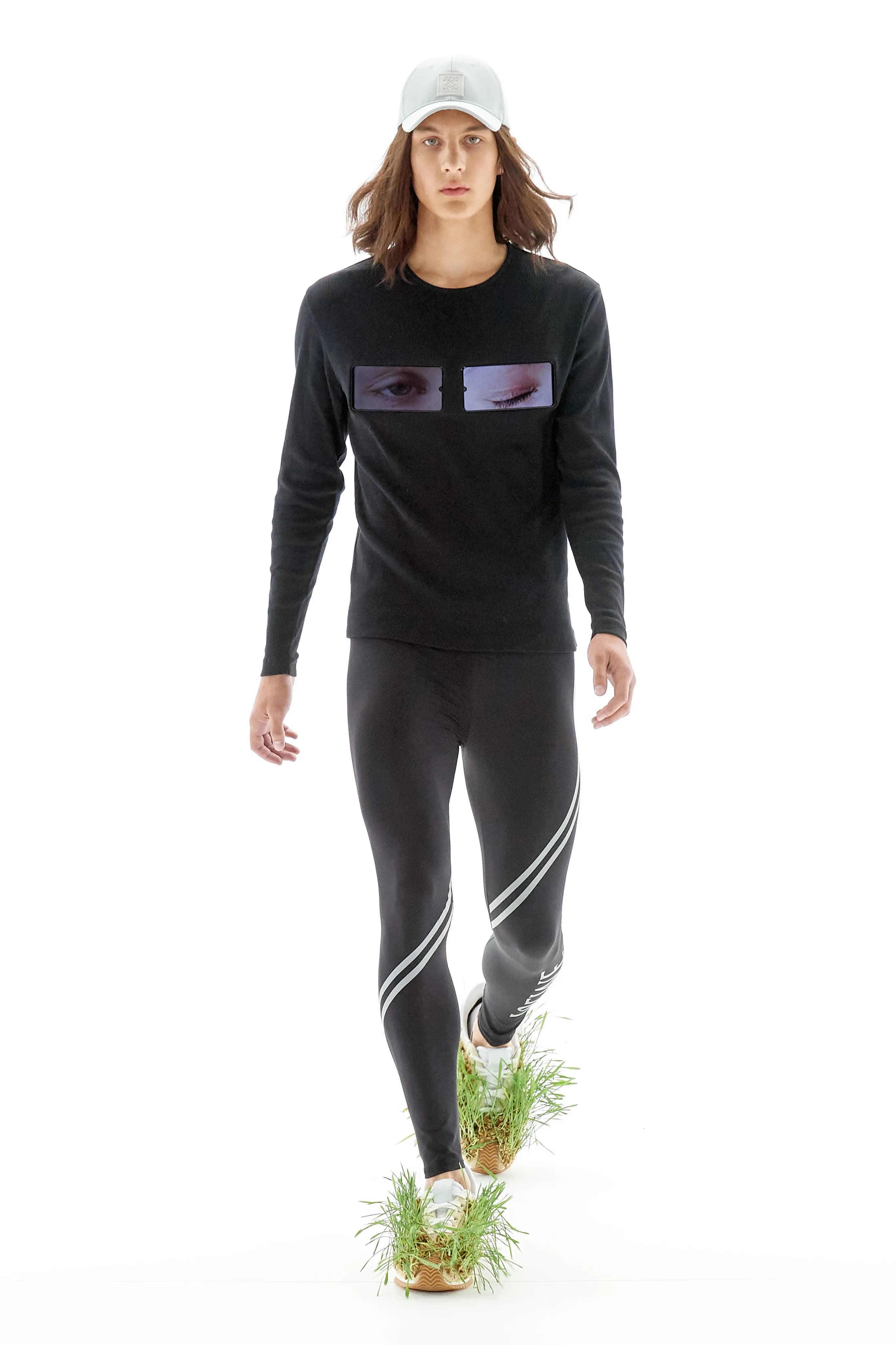 Loewe Spring 2023 Menswear runway look