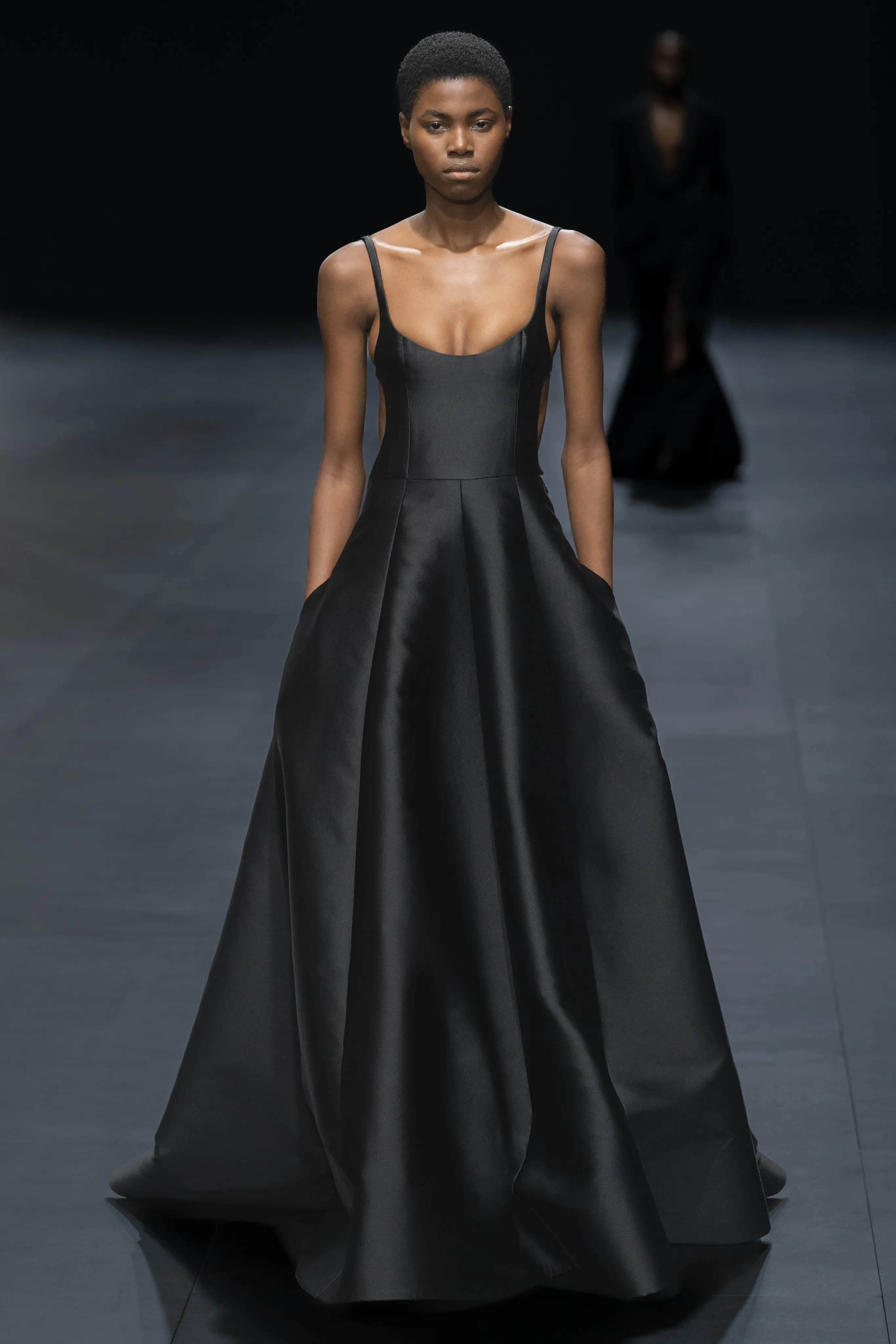Valentino Spring 2023 Ready-to-Wear runway look