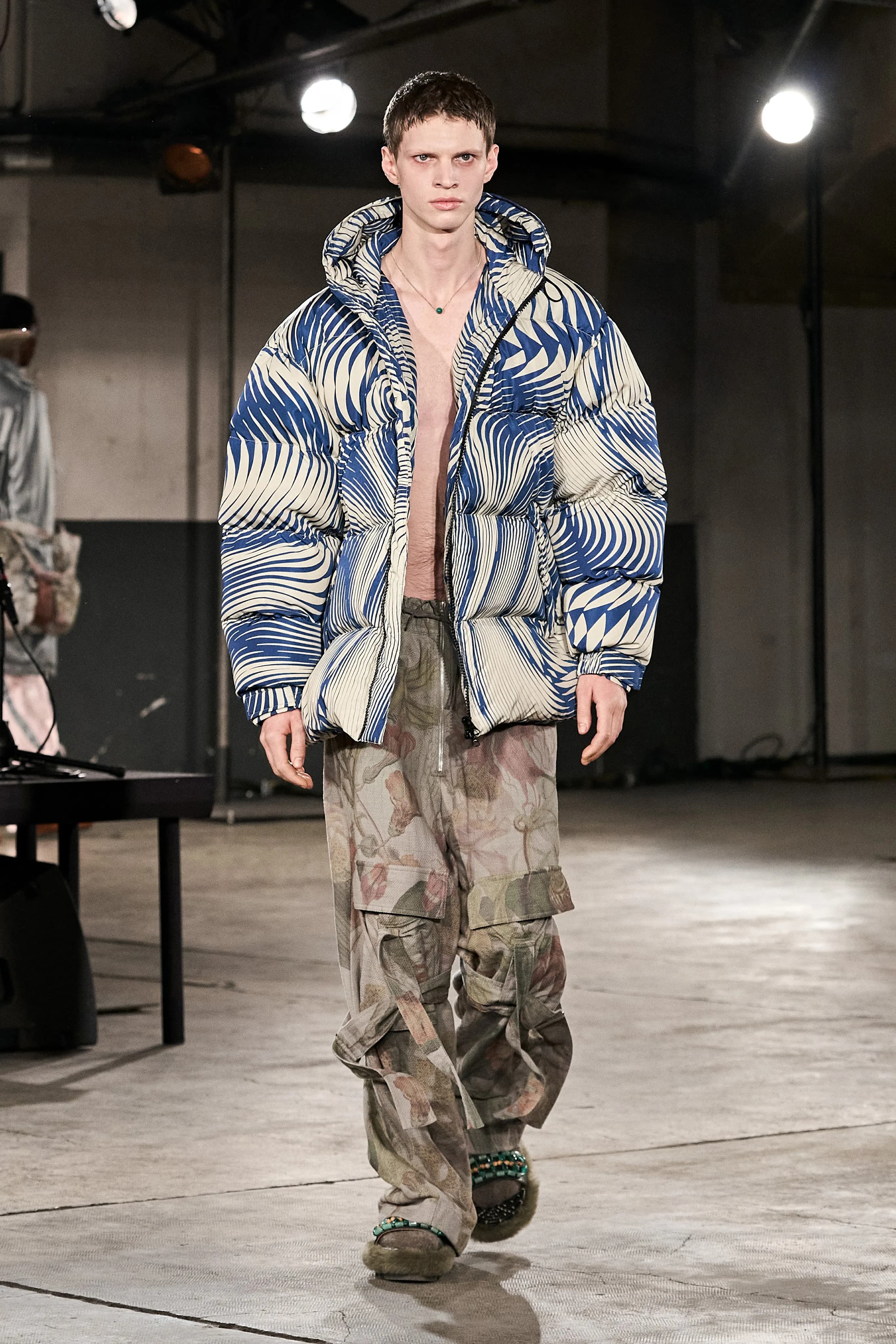 Dries Van Noten Fall 2023 Menswear runway look