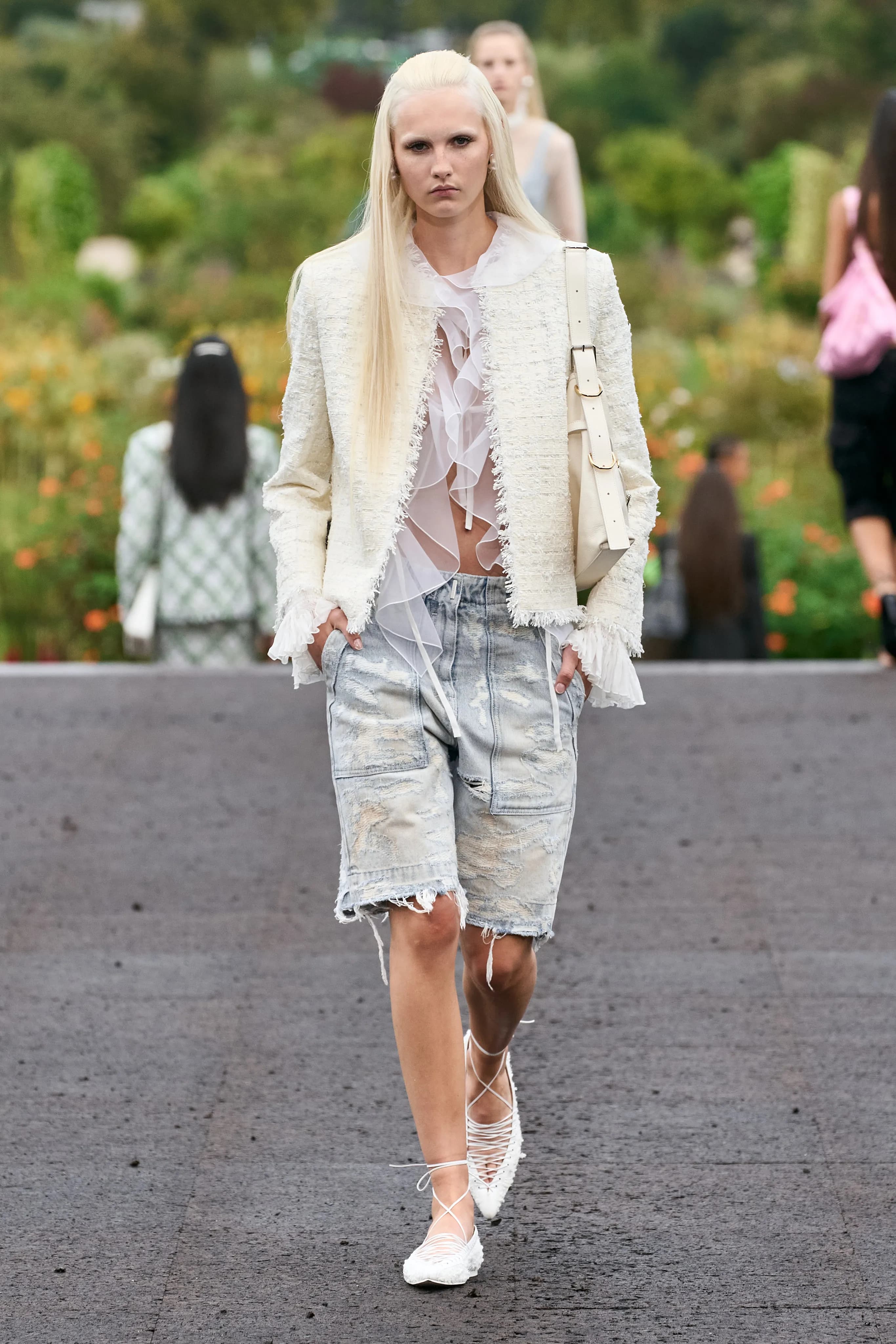 Givenchy Spring 2023 Ready-to-Wear runway look