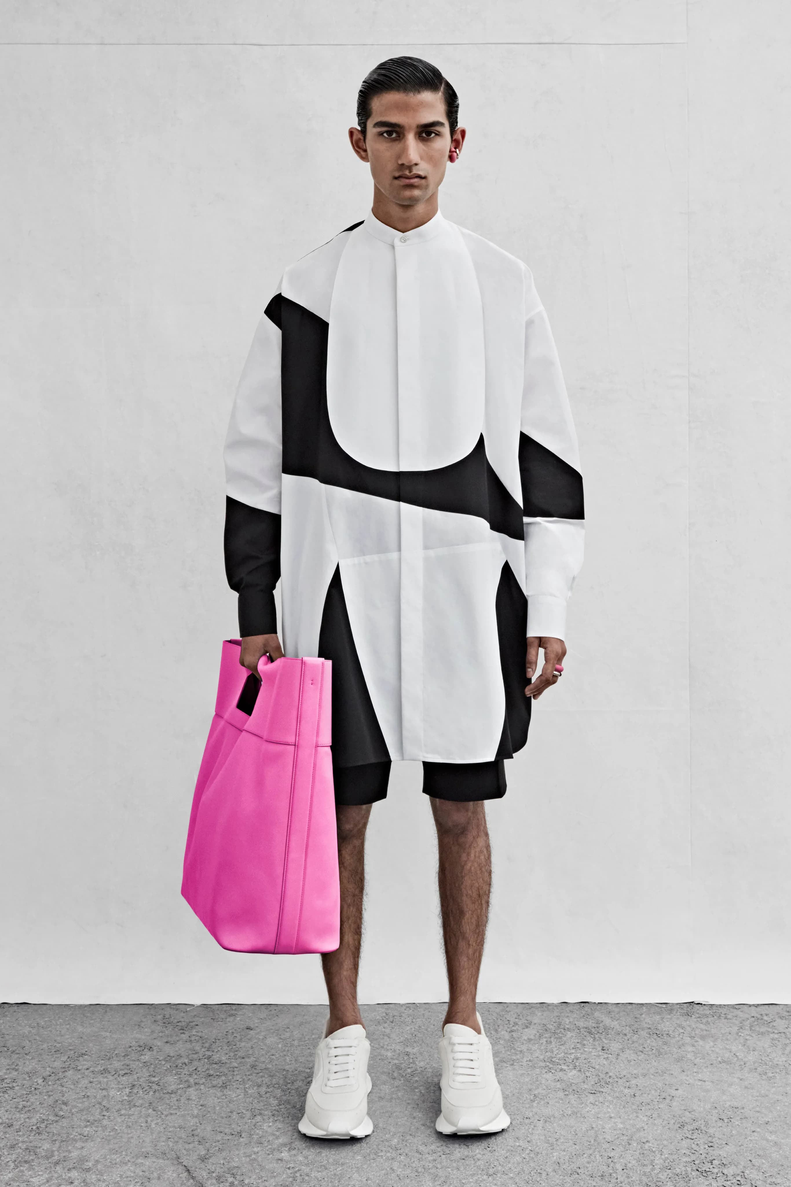 Alexander McQueen Spring 2023 Menswear runway look
