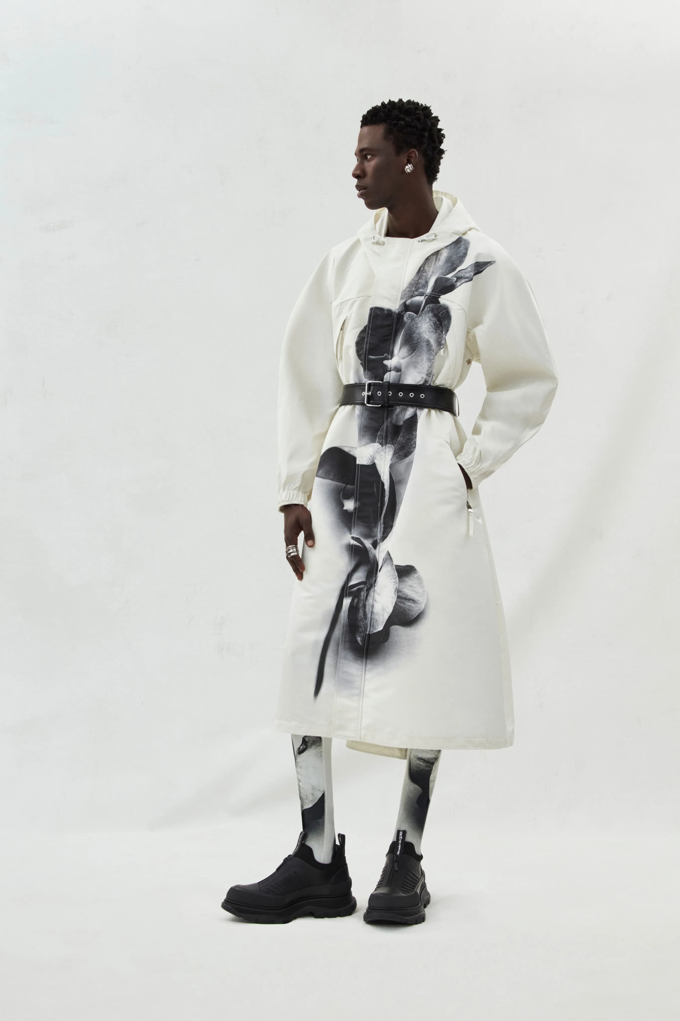 Alexander McQueen Fall 2023 Menswear runway look