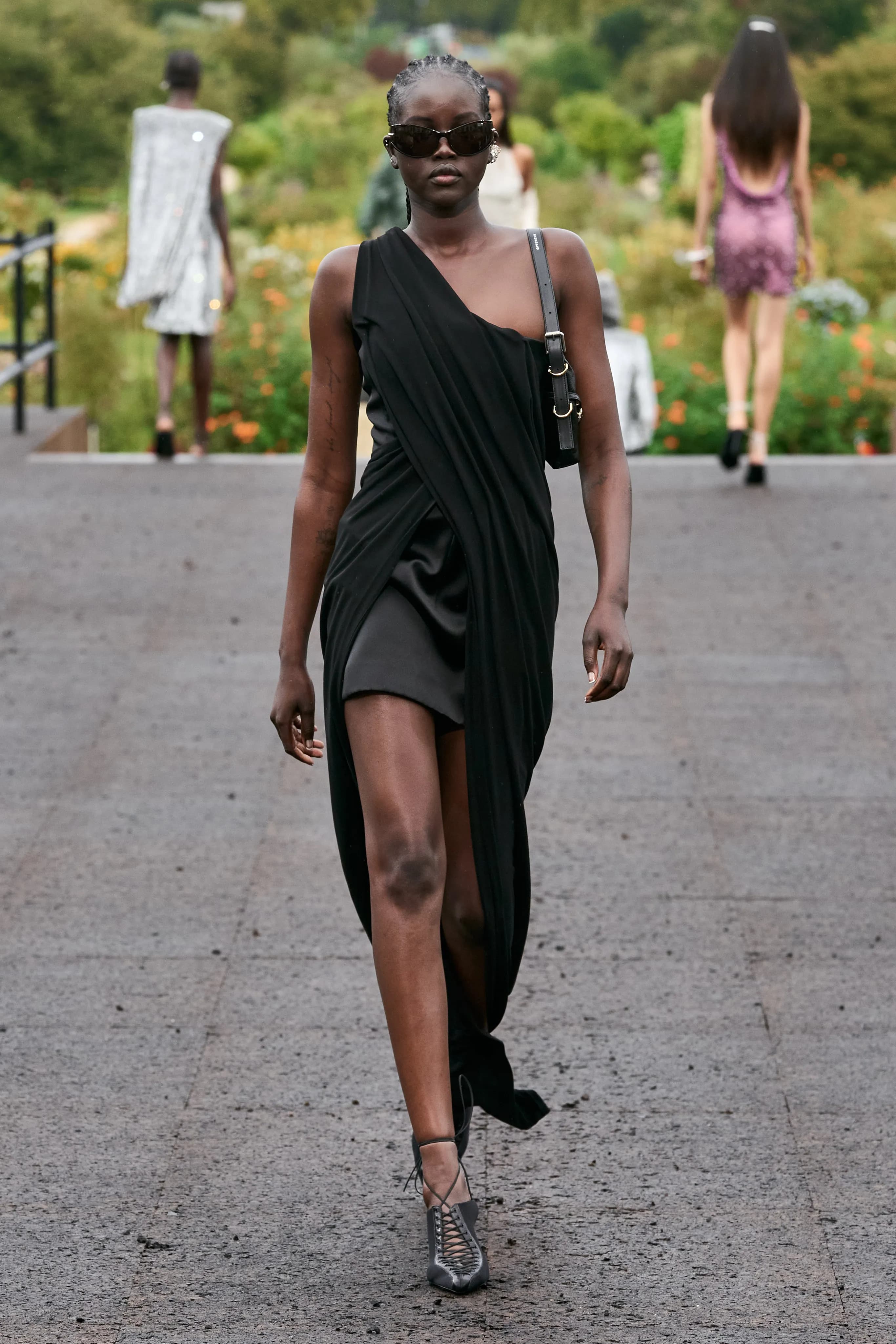 Givenchy Spring 2023 Ready-to-Wear runway look