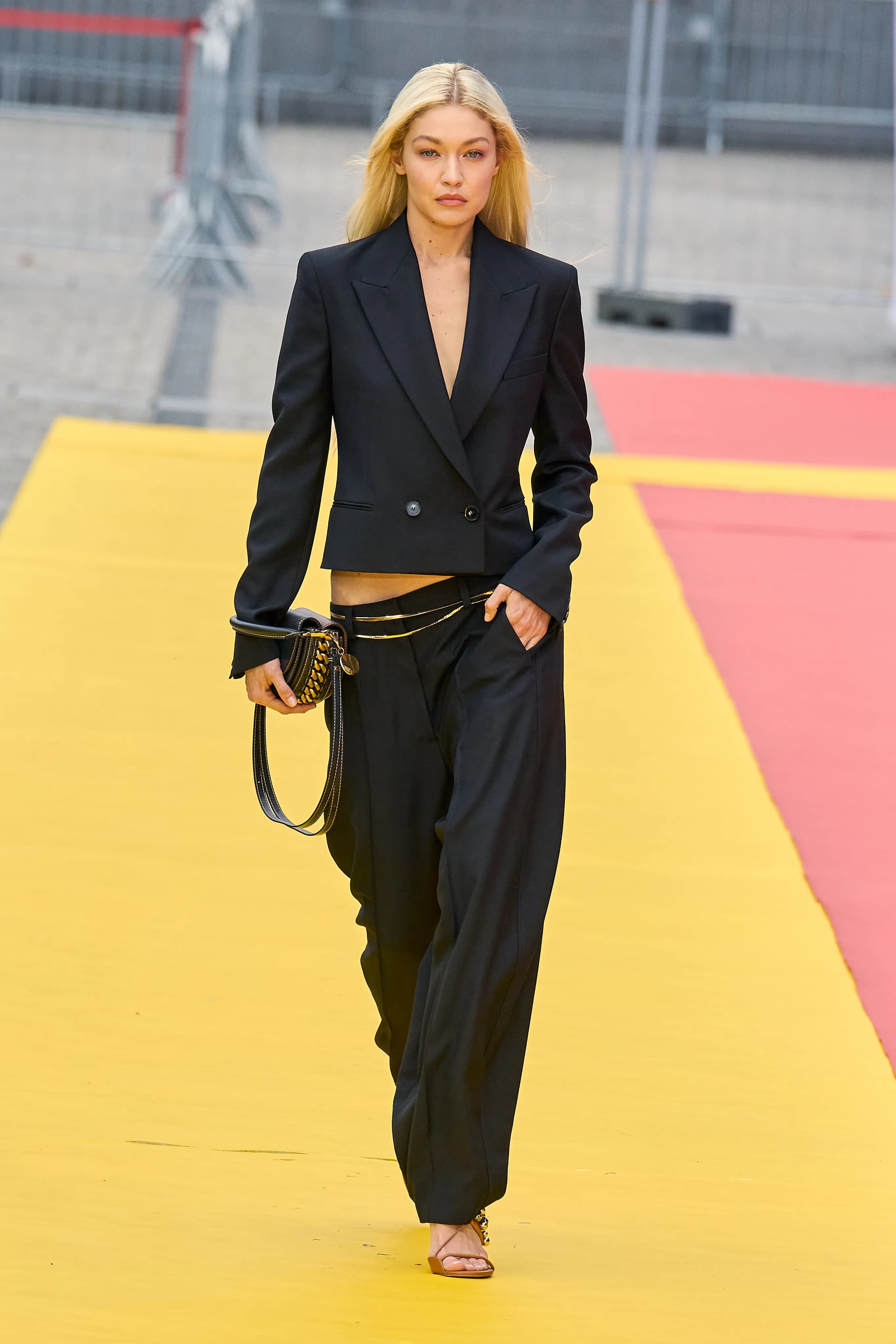 Stella McCartney Spring 2023 Ready-to-Wear runway look
