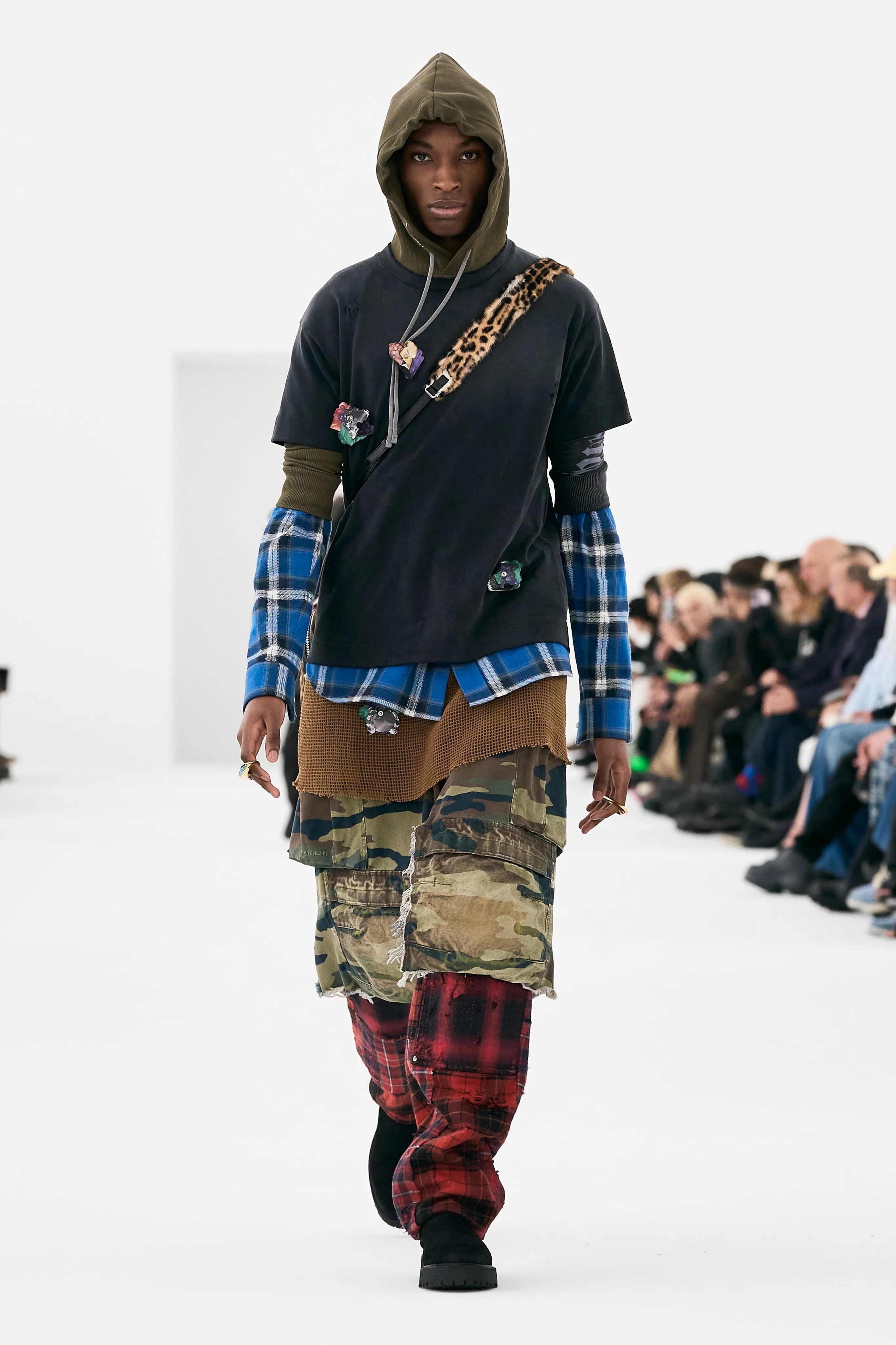 Givenchy Fall 2023 Menswear runway look