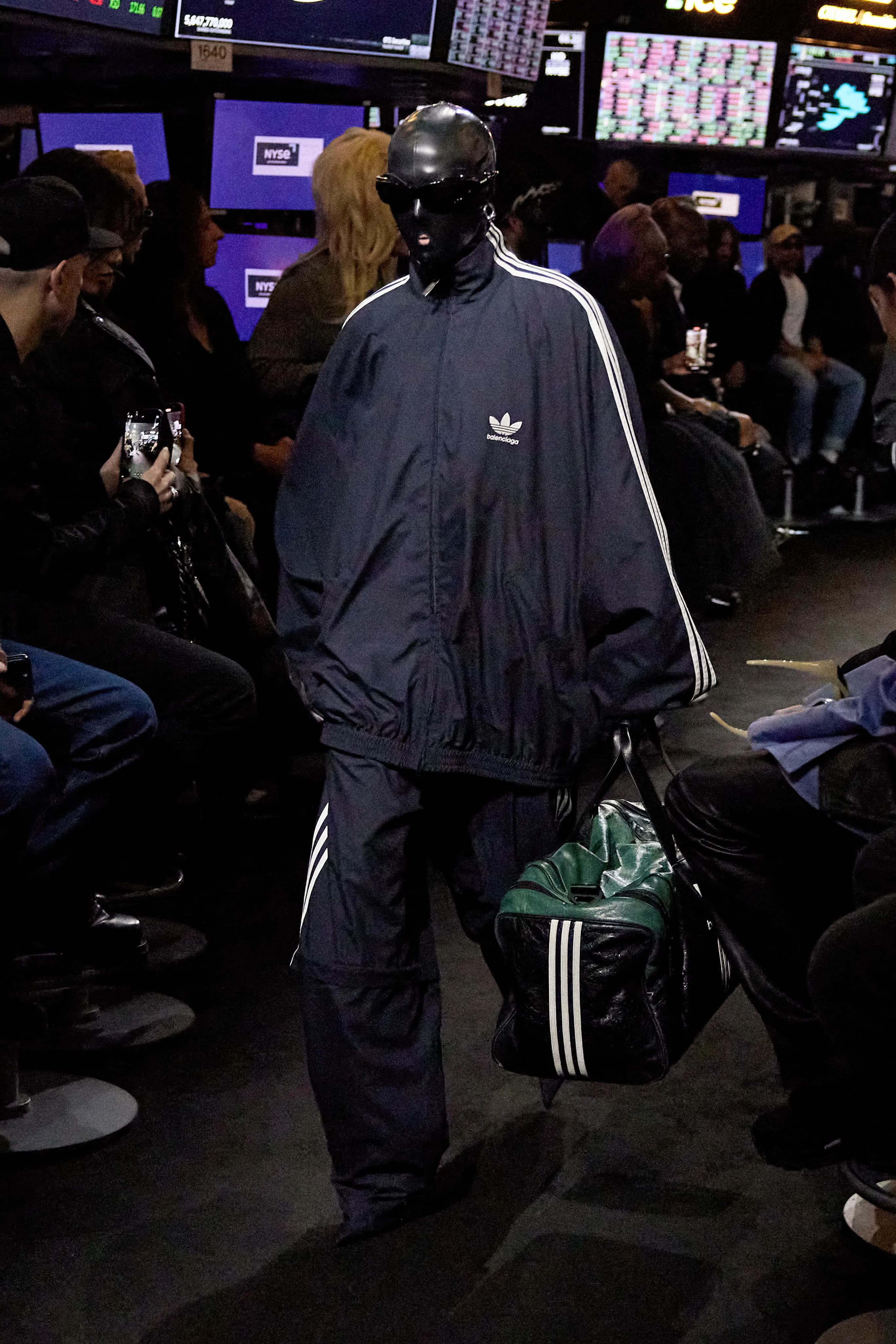 Balenciaga Resort 2023 runway look