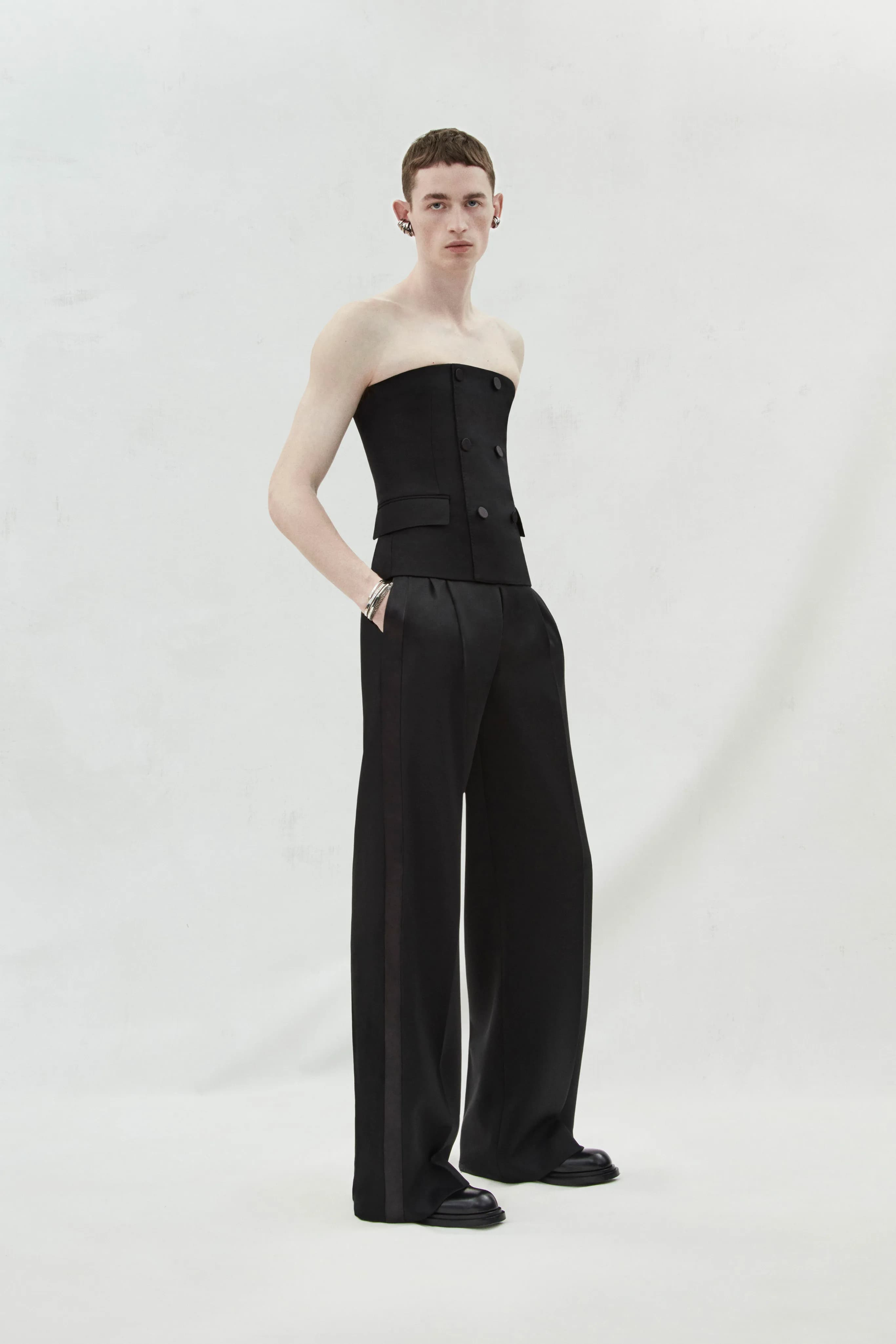 Alexander McQueen Fall 2023 Menswear runway look
