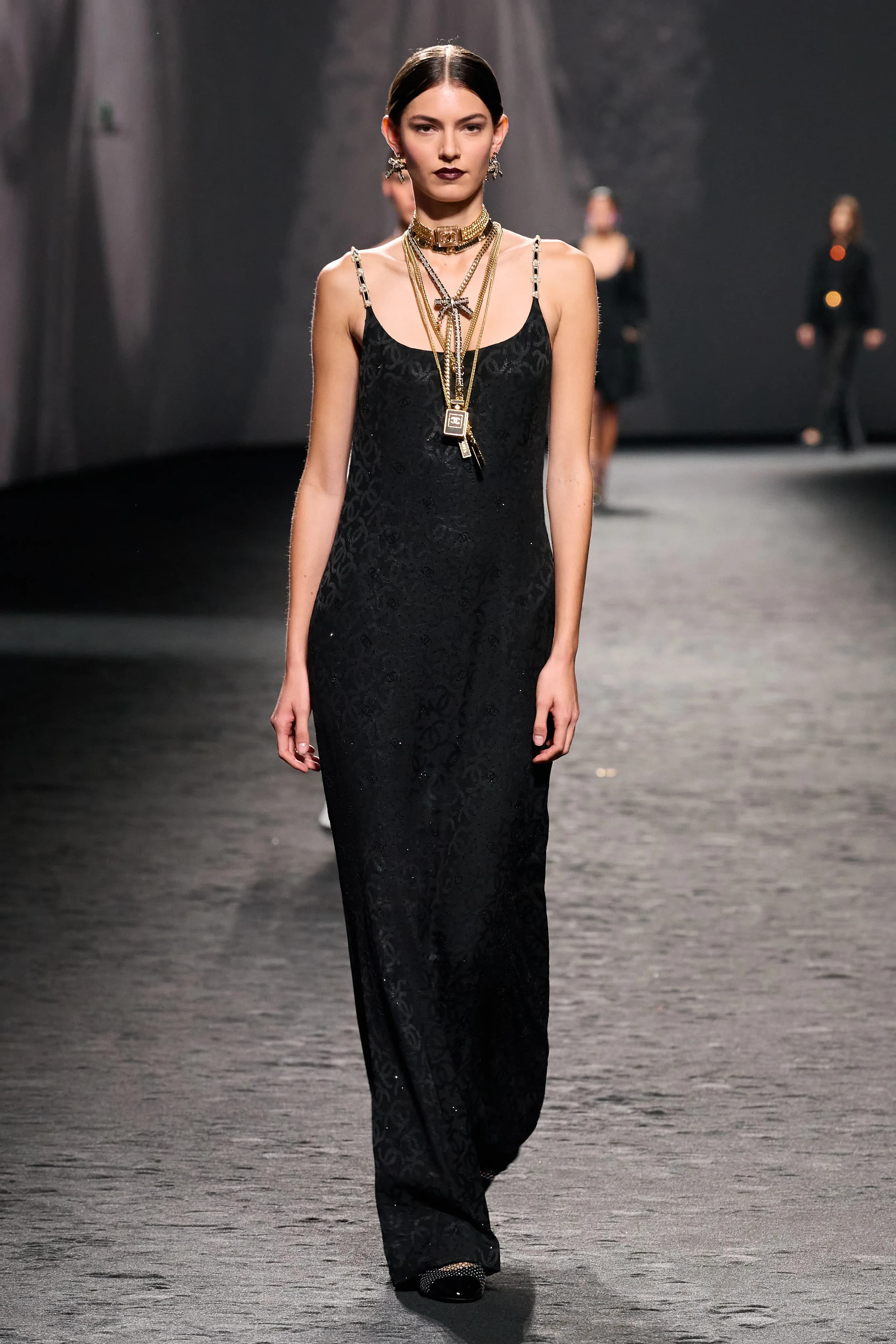 Chanel Spring 2023 Ready-to-Wear runway look