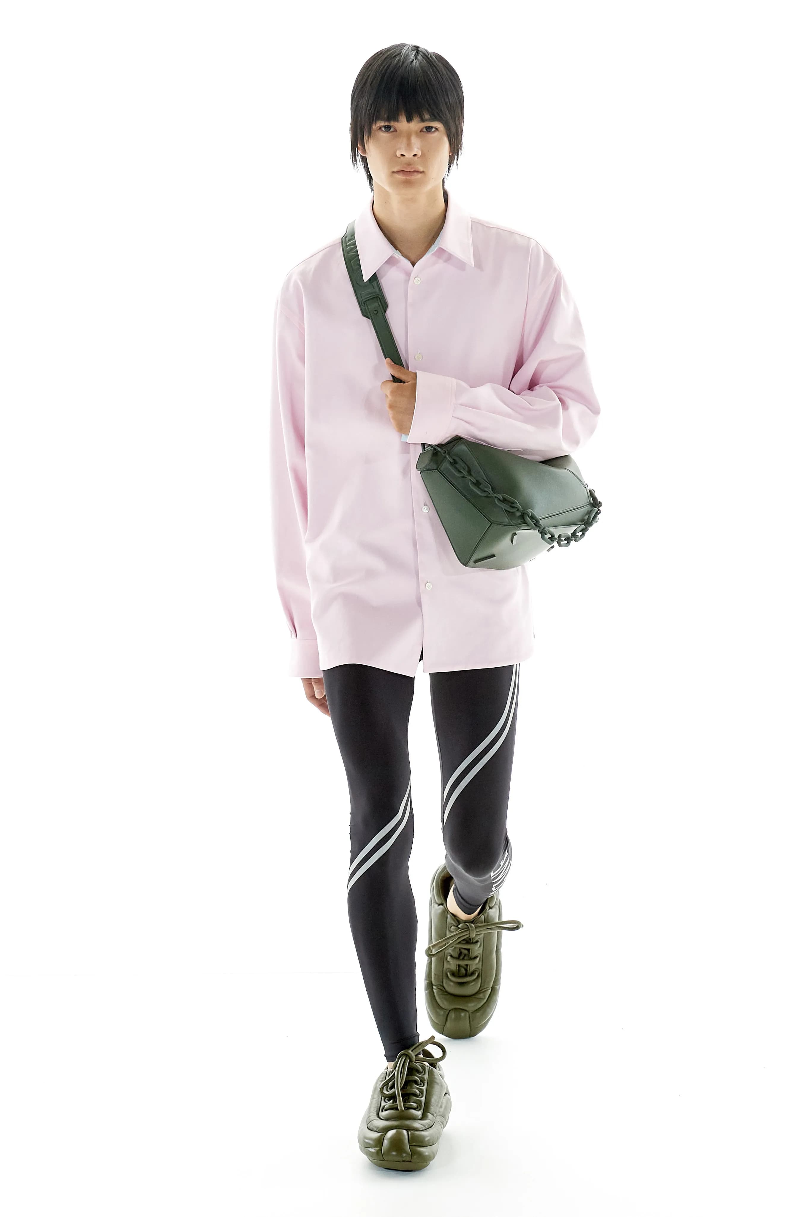 Loewe Spring 2023 Menswear runway look
