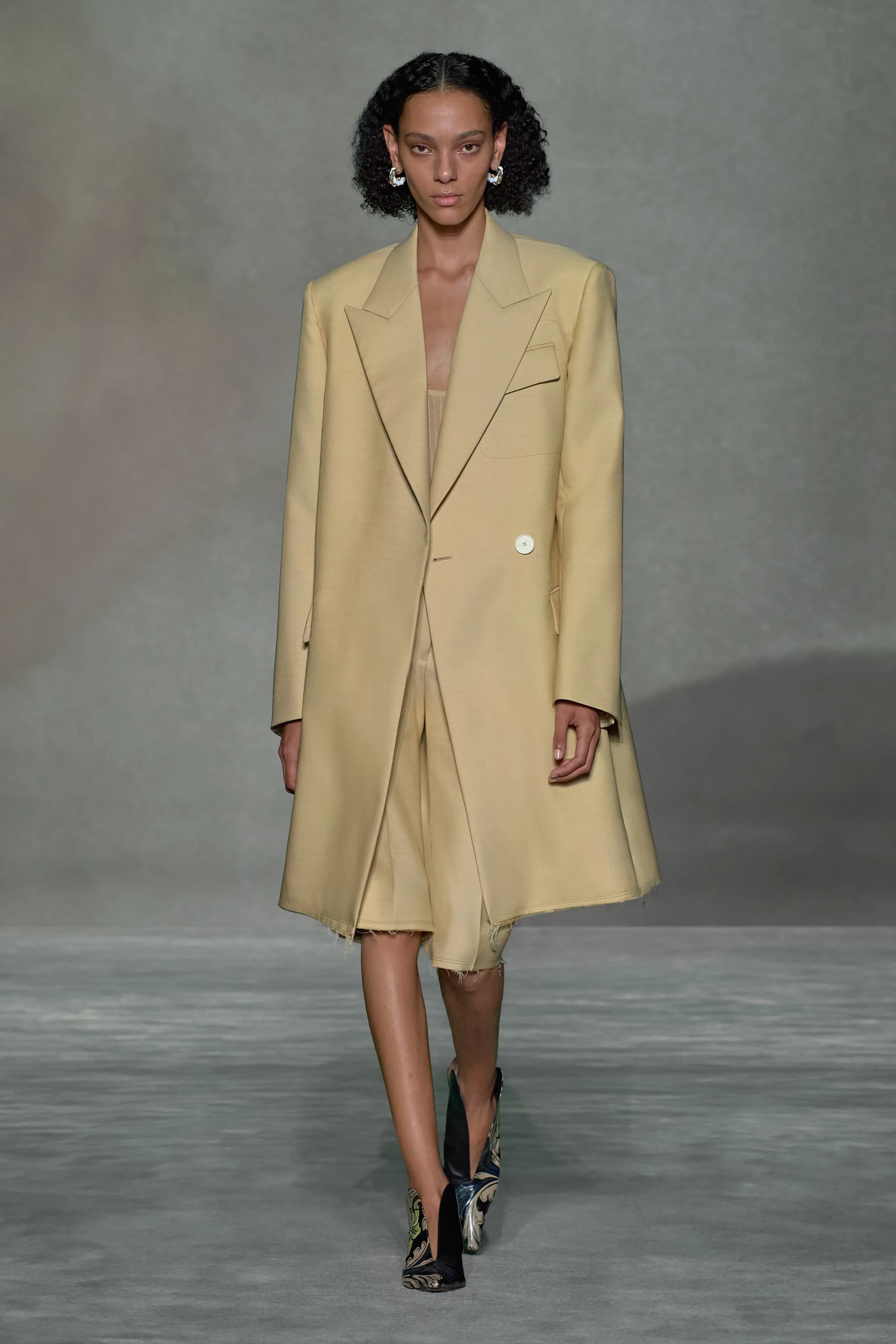 Lanvin Spring 2023 Ready-to-Wear runway look