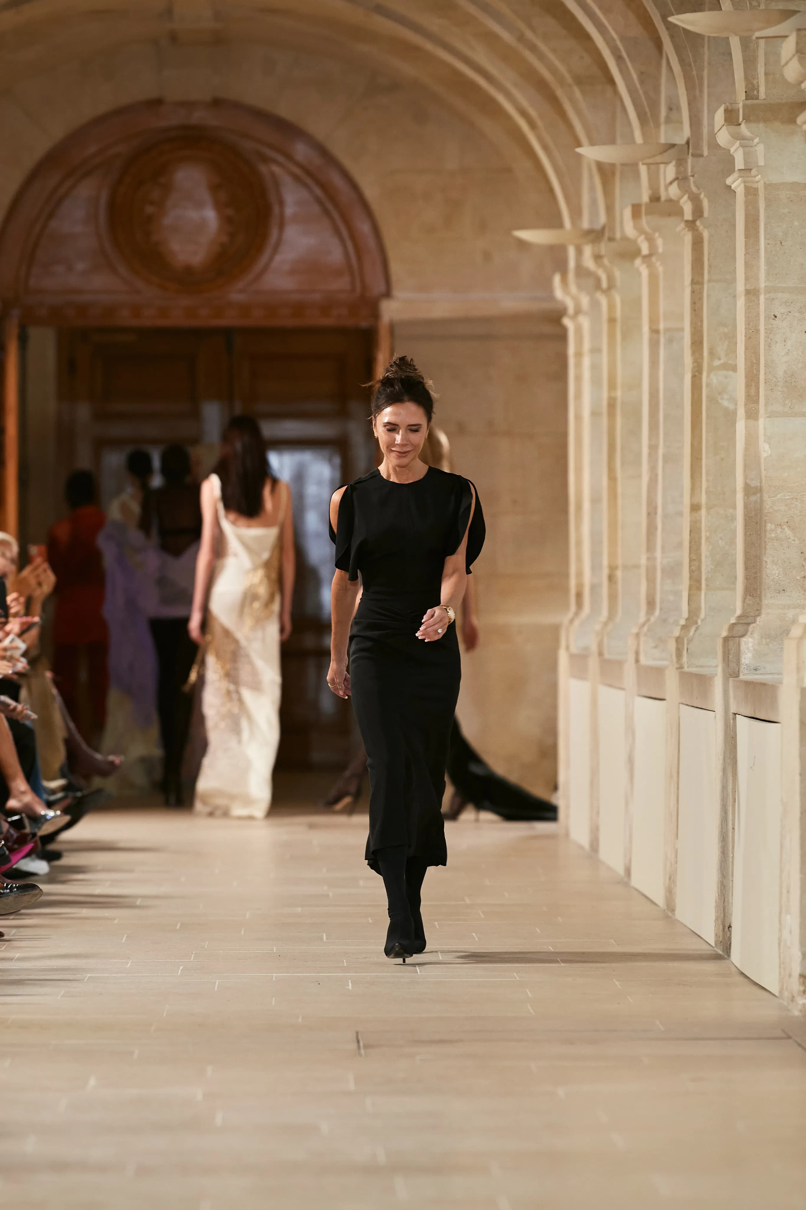 Victoria Beckham Spring 2023 Ready-to-Wear runway look