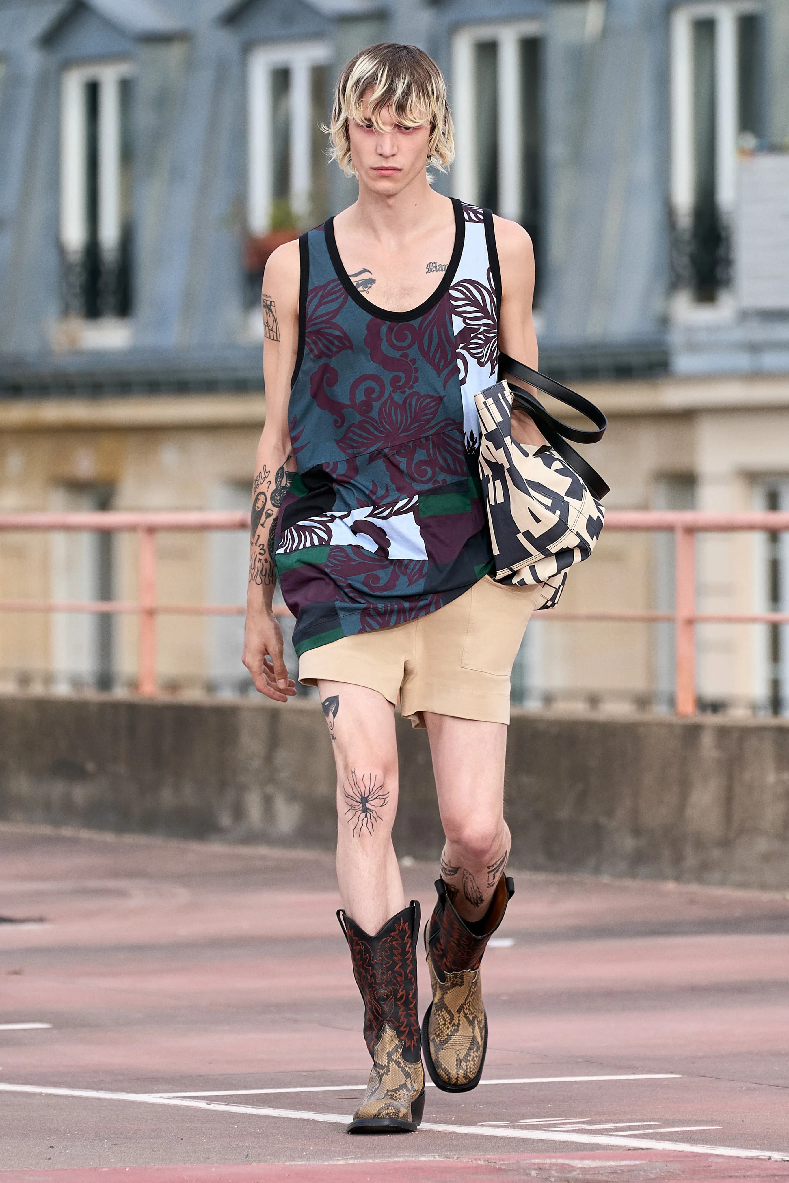 Dries Van Noten Spring 2023 Menswear runway look