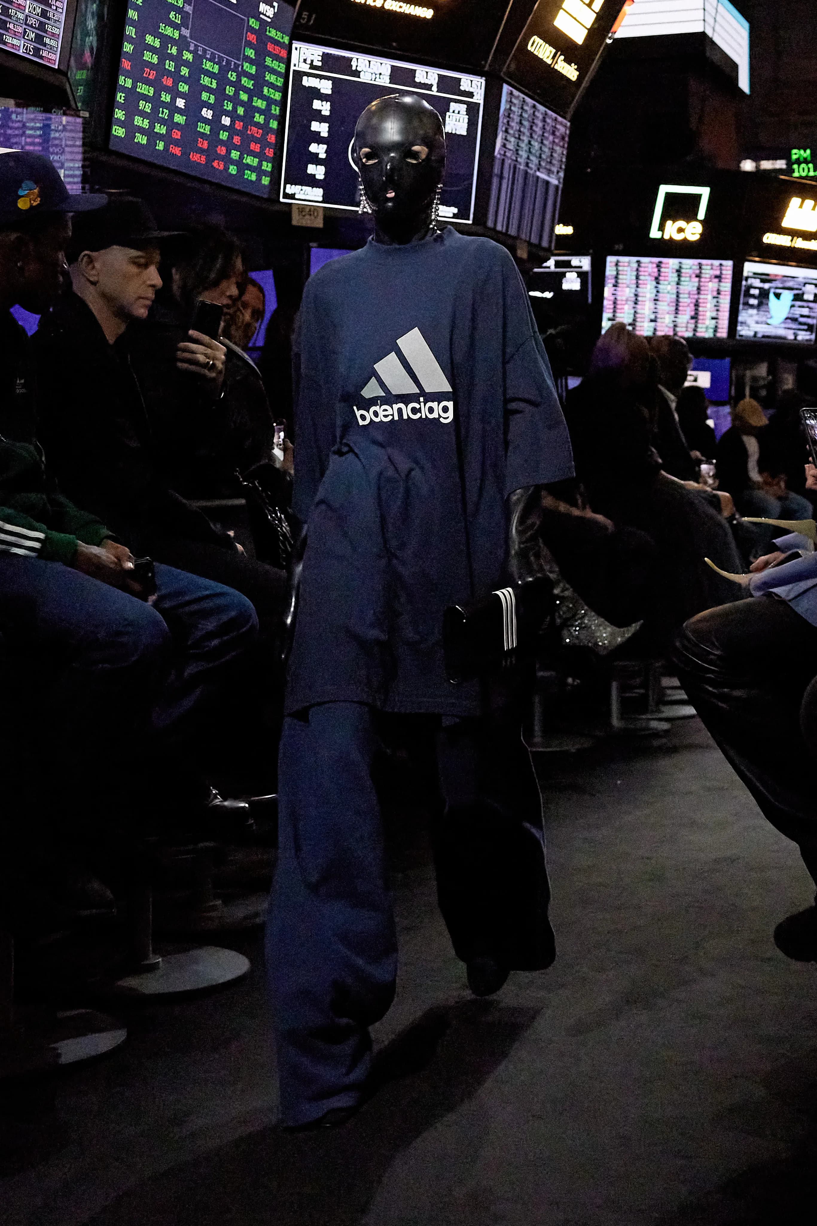 Balenciaga Resort 2023 runway look