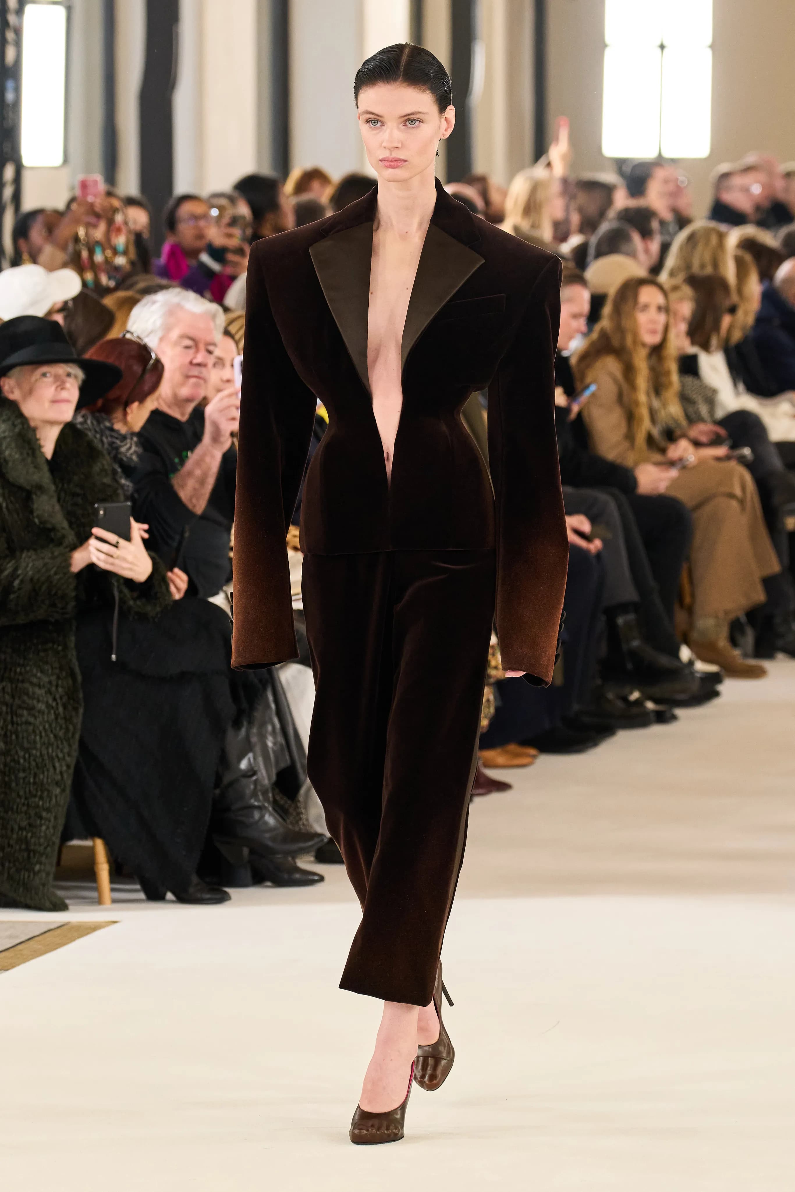 Schiaparelli Spring 2023 Couture runway look