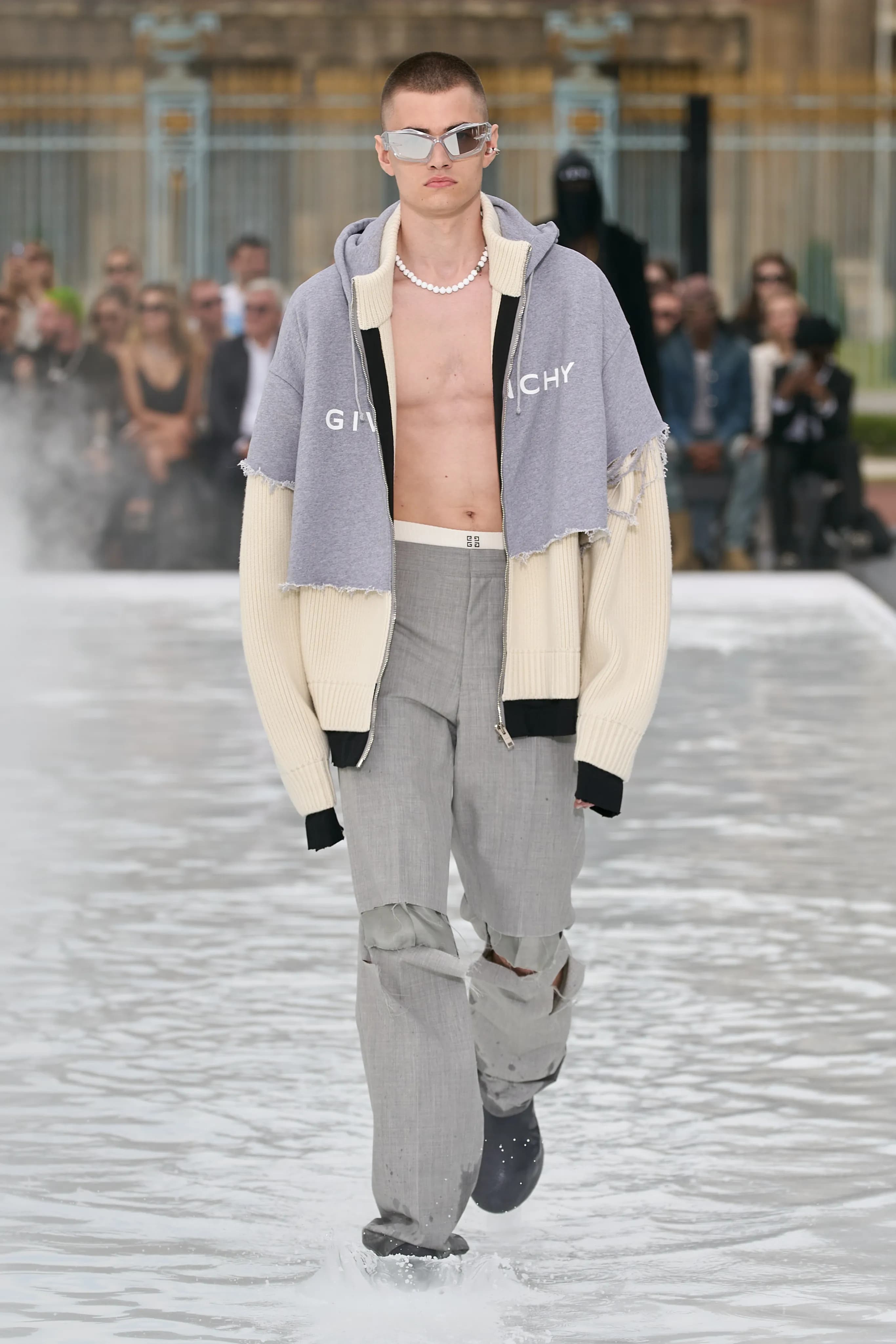 Givenchy Spring 2023 Menswear runway look