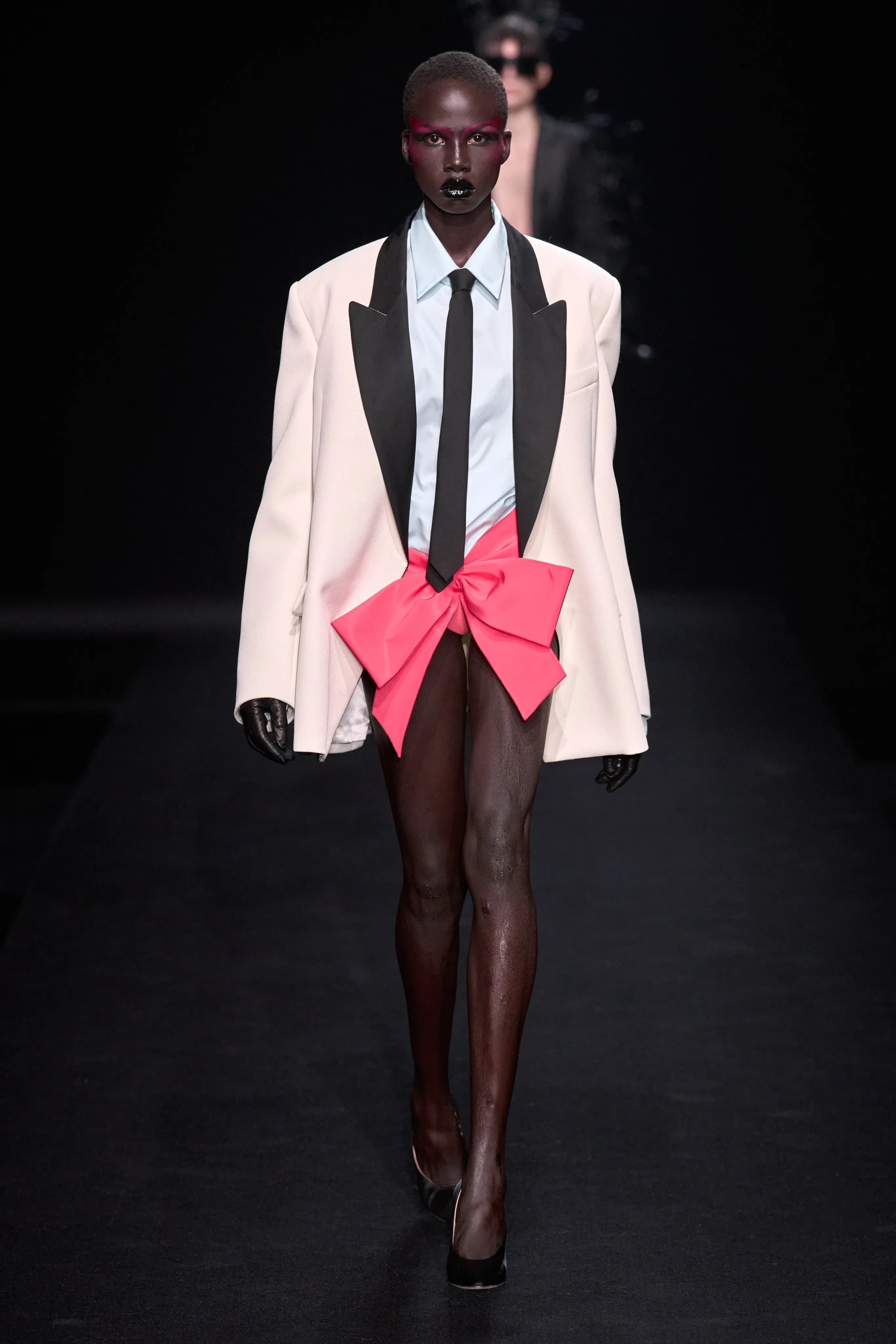 Valentino Spring 2023 Couture runway look