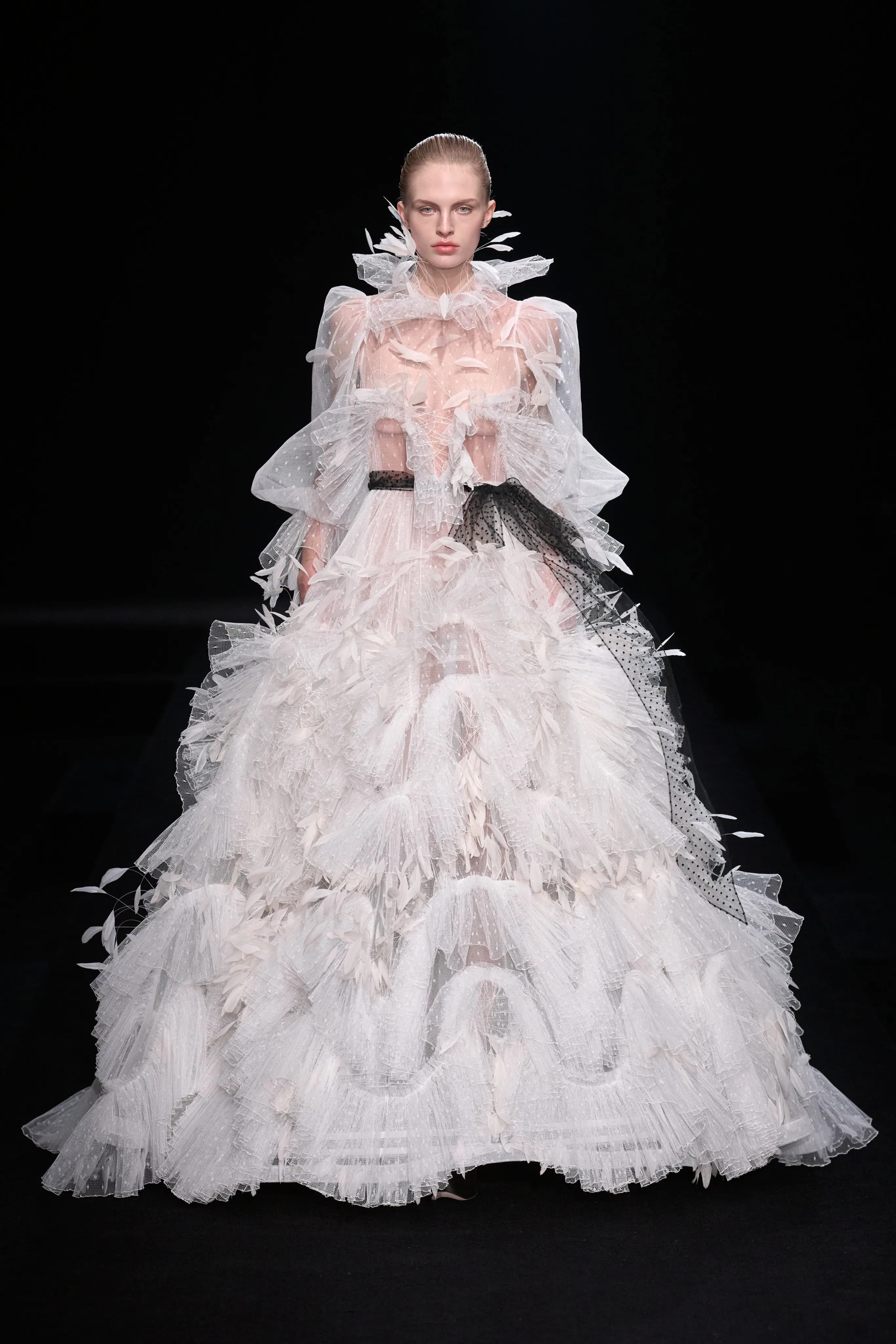 Valentino Spring 2023 Couture runway look