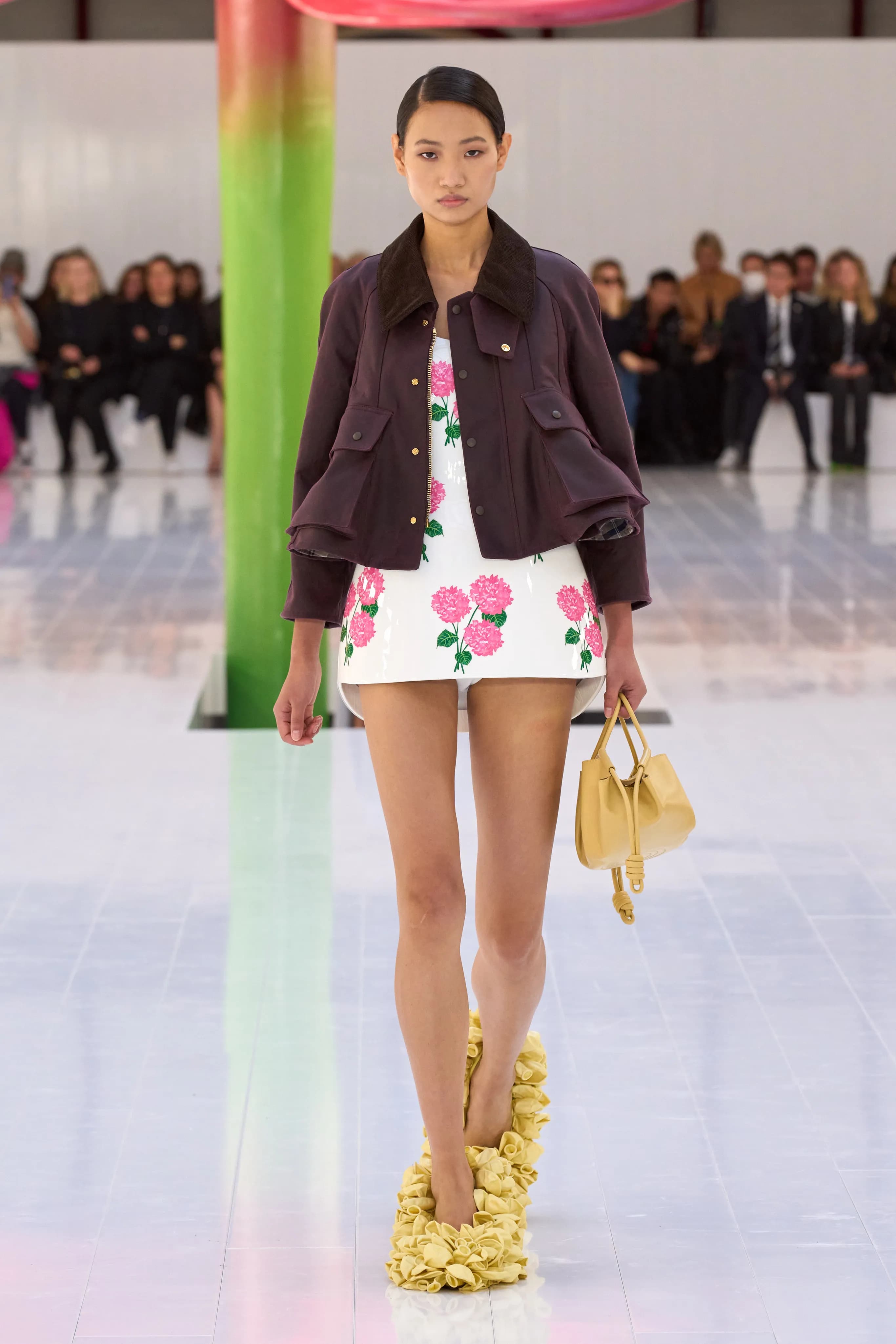 Loewe Spring 2023 Ready-to-Wear runway look