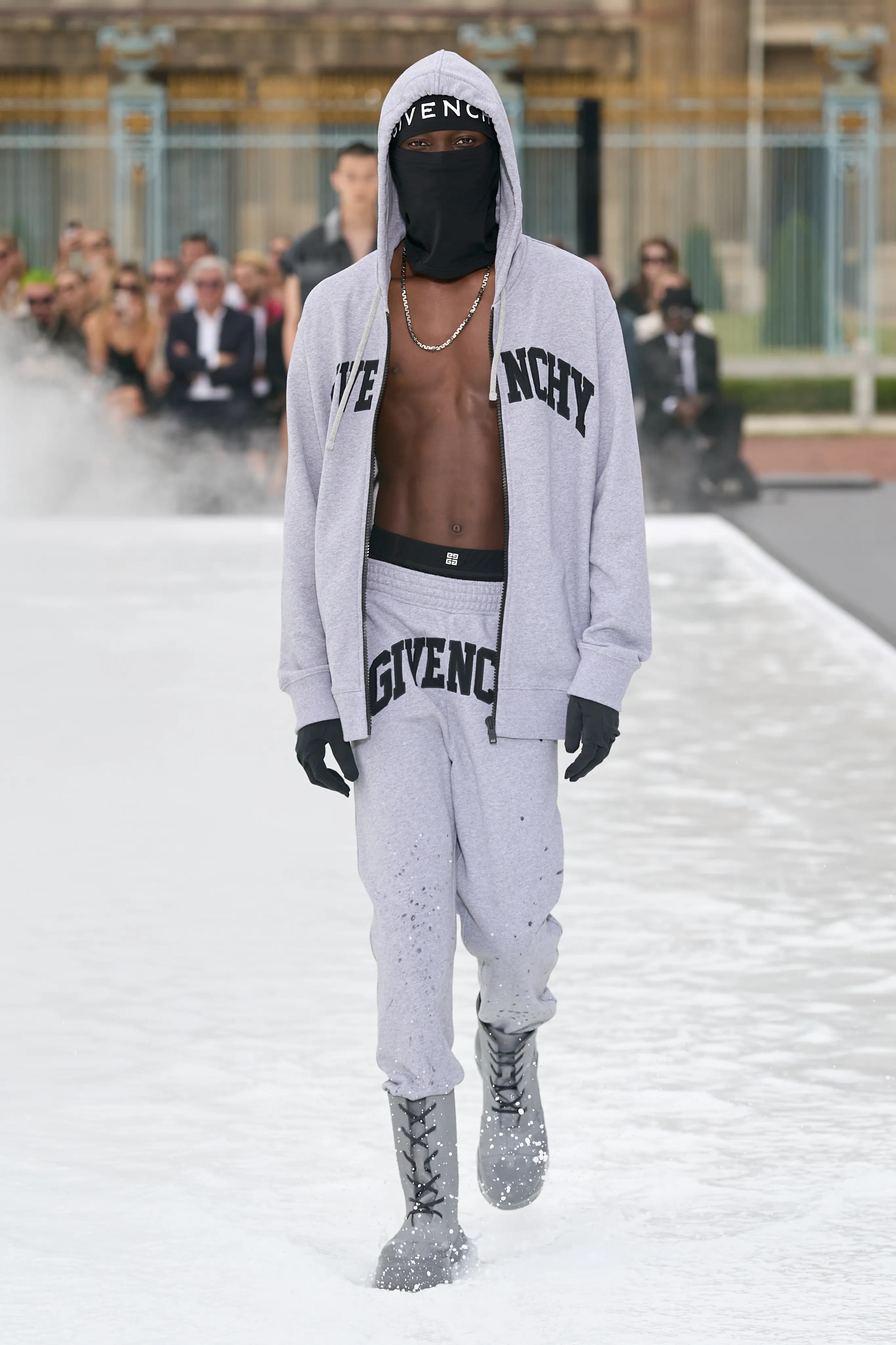 Givenchy Spring 2023 Menswear runway look