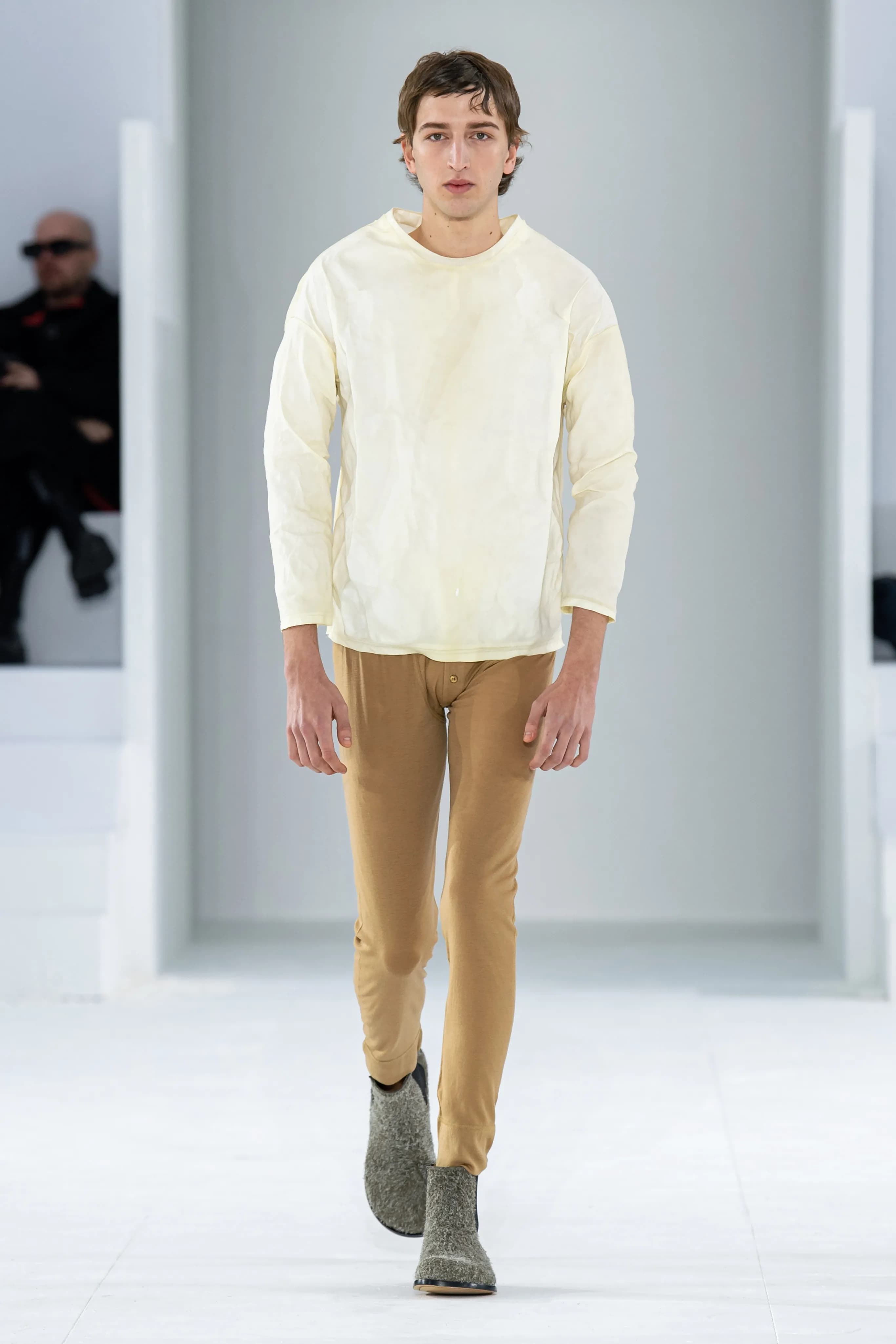 Loewe Fall 2023 Menswear runway look