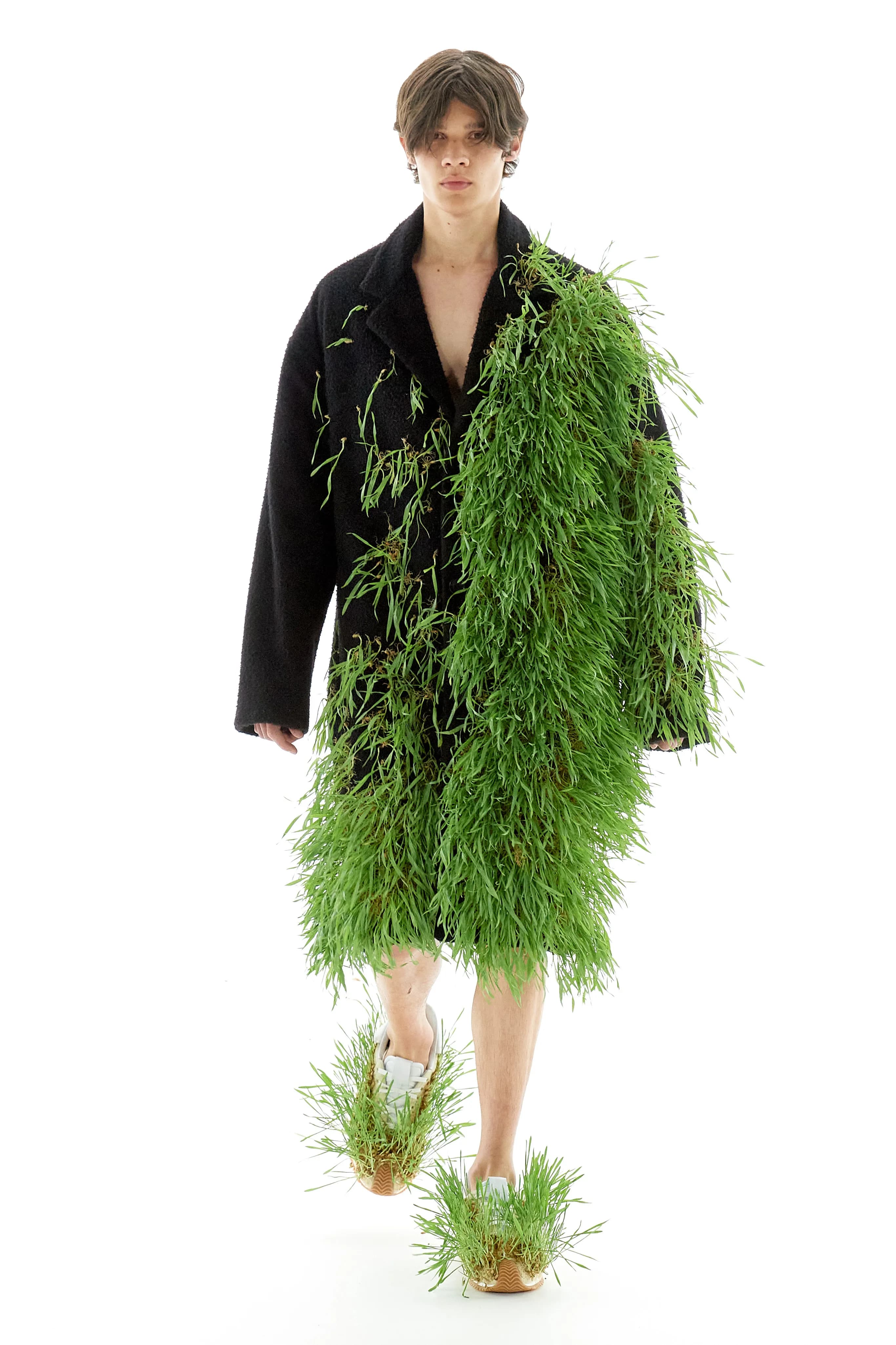 Loewe Spring 2023 Menswear runway look